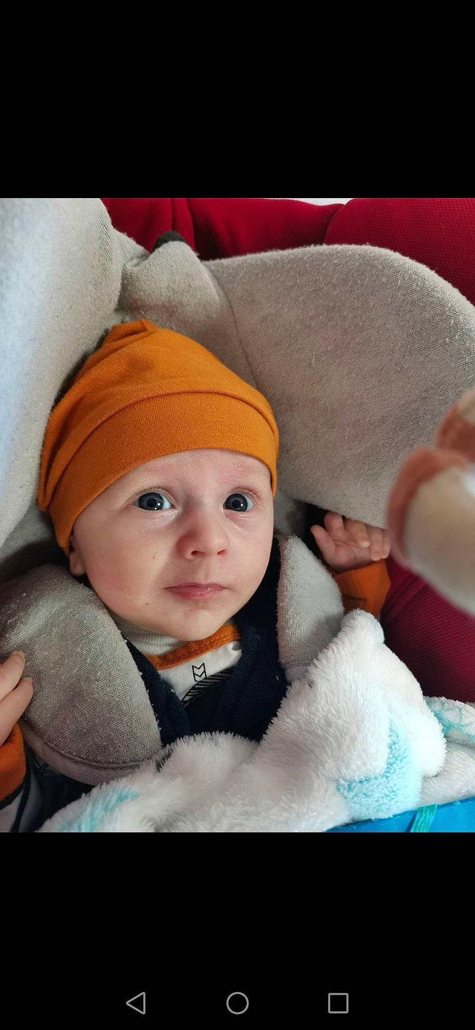 Marius a rejoint le concours — aidez-le/la à gagner de superbes lots ! baby, baby_sleeping, cap, cheek, child, chin, comfort, eyebrow, fashion_accessory, fur, happy, head, headgear, headwear, knit_cap, linens, nose, outerwear, person, skin