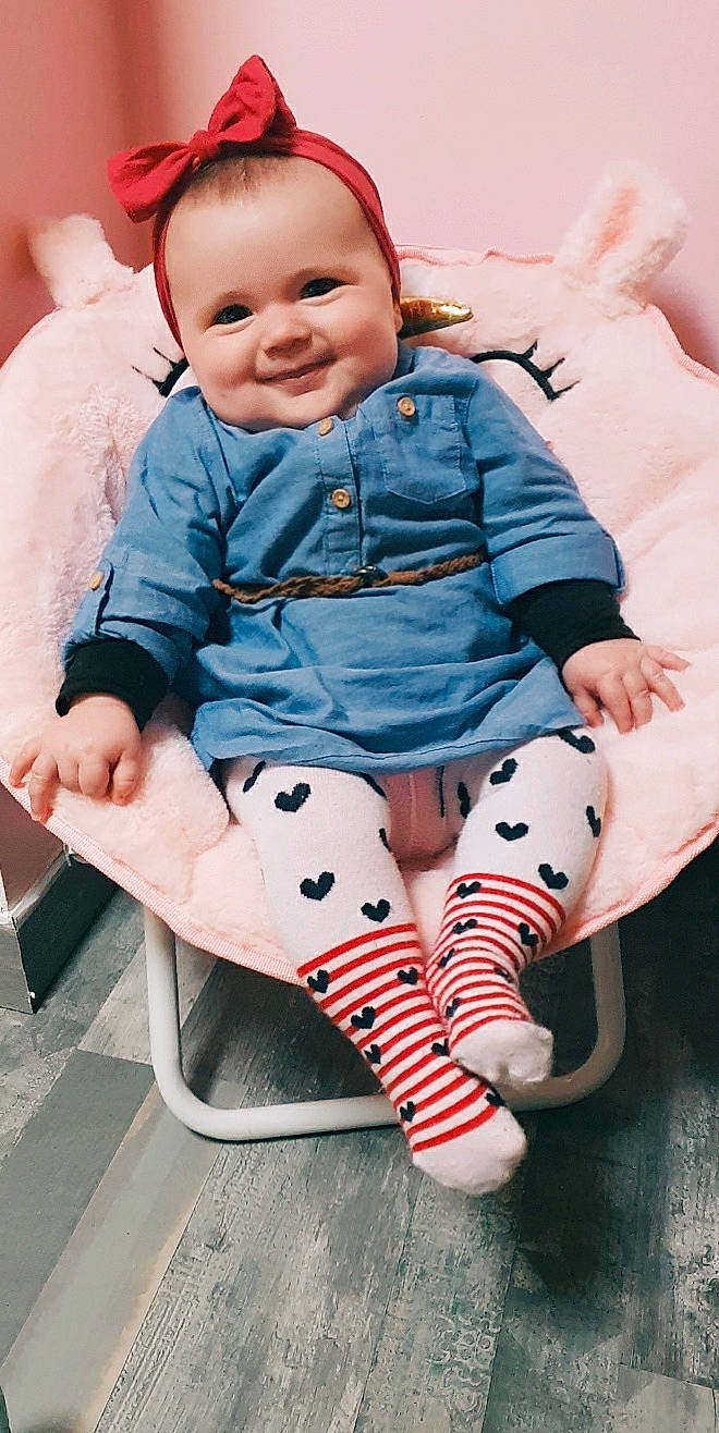 Cassandre a rejoint le concours — aidez-le/la à gagner de superbes lots ! baby, baby_toddler_clothing, child, joy, person, play, toddler