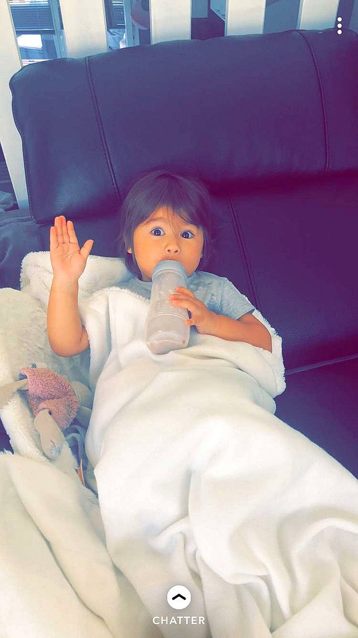 Oxana a rejoint le concours — aidez-le/la à gagner de superbes lots ! arm, baby, bed, child, comfort, ear, finger, furniture, hand, human_body, joint, leg, nose, person, shoulder, sitting, skin, surprise, textile, thumb