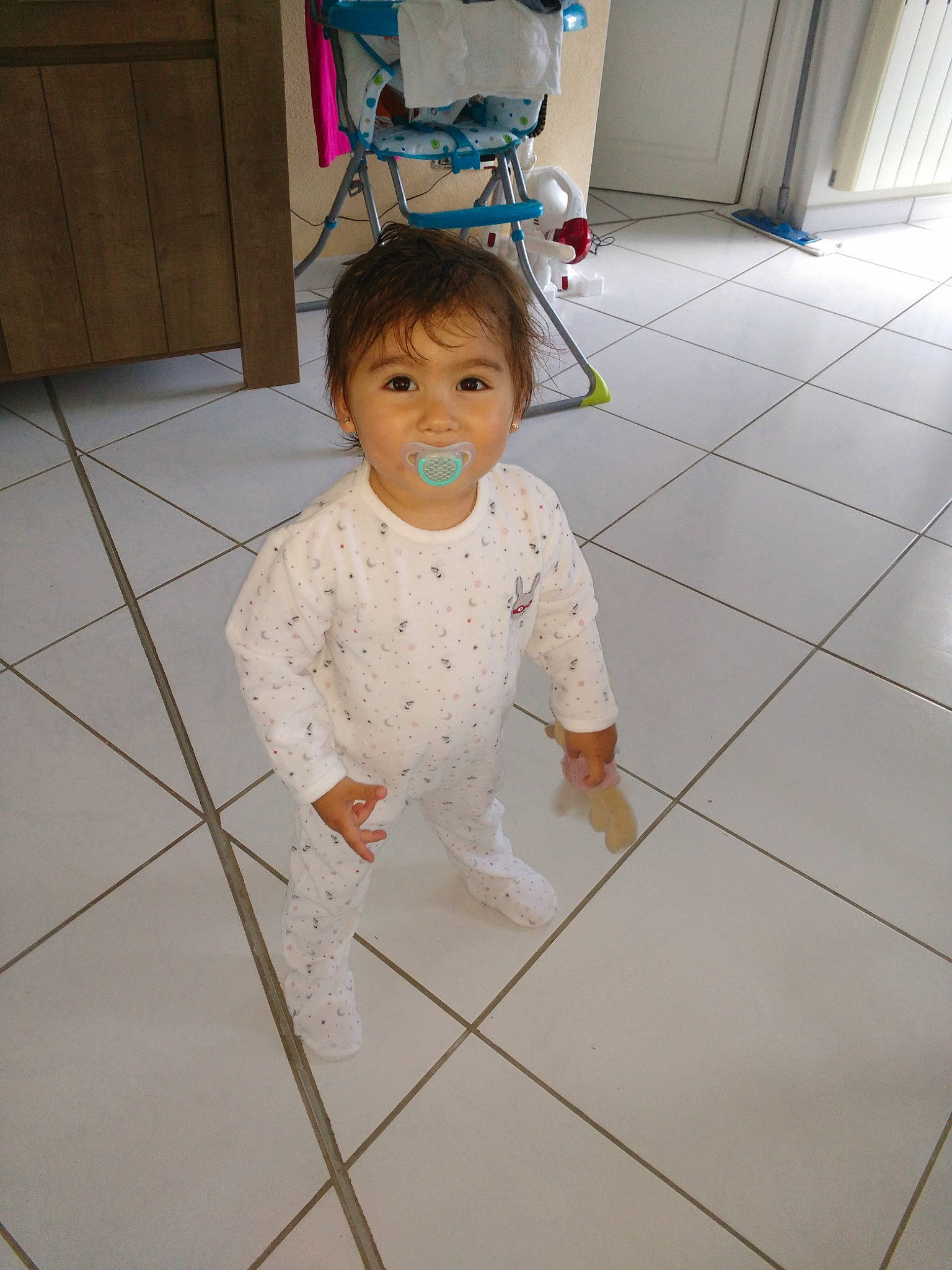 Oxana a rejoint le concours — aidez-le/la à gagner de superbes lots ! baby, child, floor, flooring, head, person, skin, tile, toddler