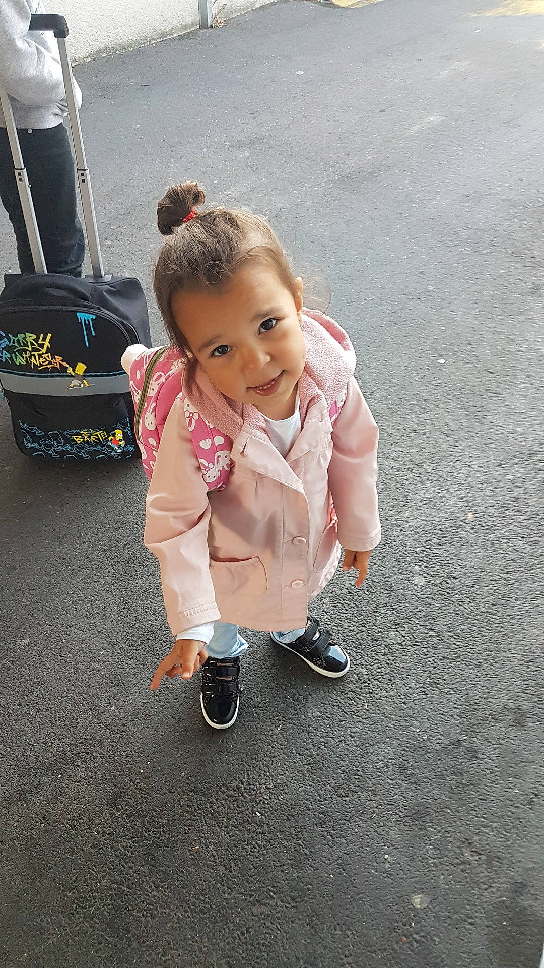 Iness participe au concours pour gagner de l'argent avec cette photo : car, child, fun, girl, infant, land_vehicle, person, pink, play, product, recreation, sitting, skin, smile, snapshot, toddler, vacation, vehicle