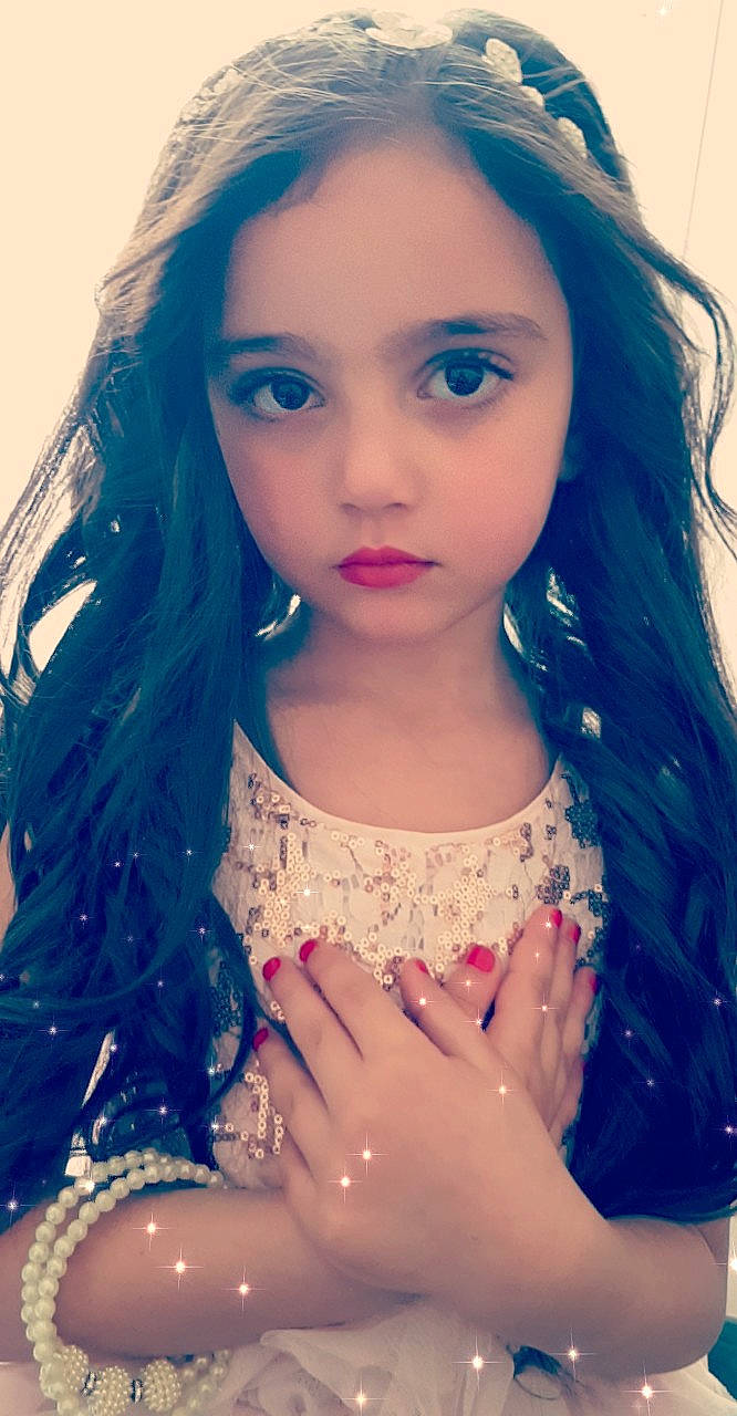 Feriel a rejoint le concours — aidez-le/la à gagner de superbes lots ! beauty, black_hair, brown_hair, cheek, child_model, eyebrow, girl, hair_accessory, hair_coloring, hairstyle, human_hair_color, lip, long_hair, model, person, photo_shoot