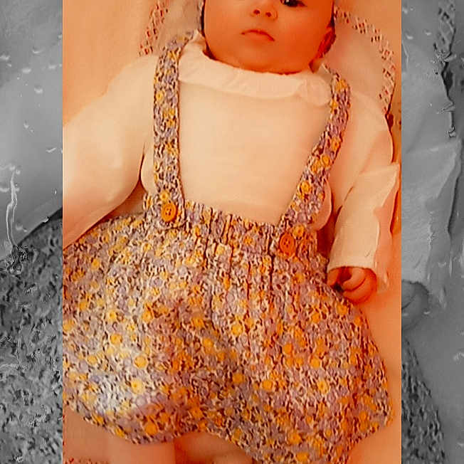 Mélyne participe au concours pour gagner de l'argent avec cette photo : arm, baby_toddler_clothing, day_dress, dress, eye, eyelash, face, hand, human_body, iris, leg, lip, neck, one_piece_garment, outerwear, pink, skin, sleeve, waist, white