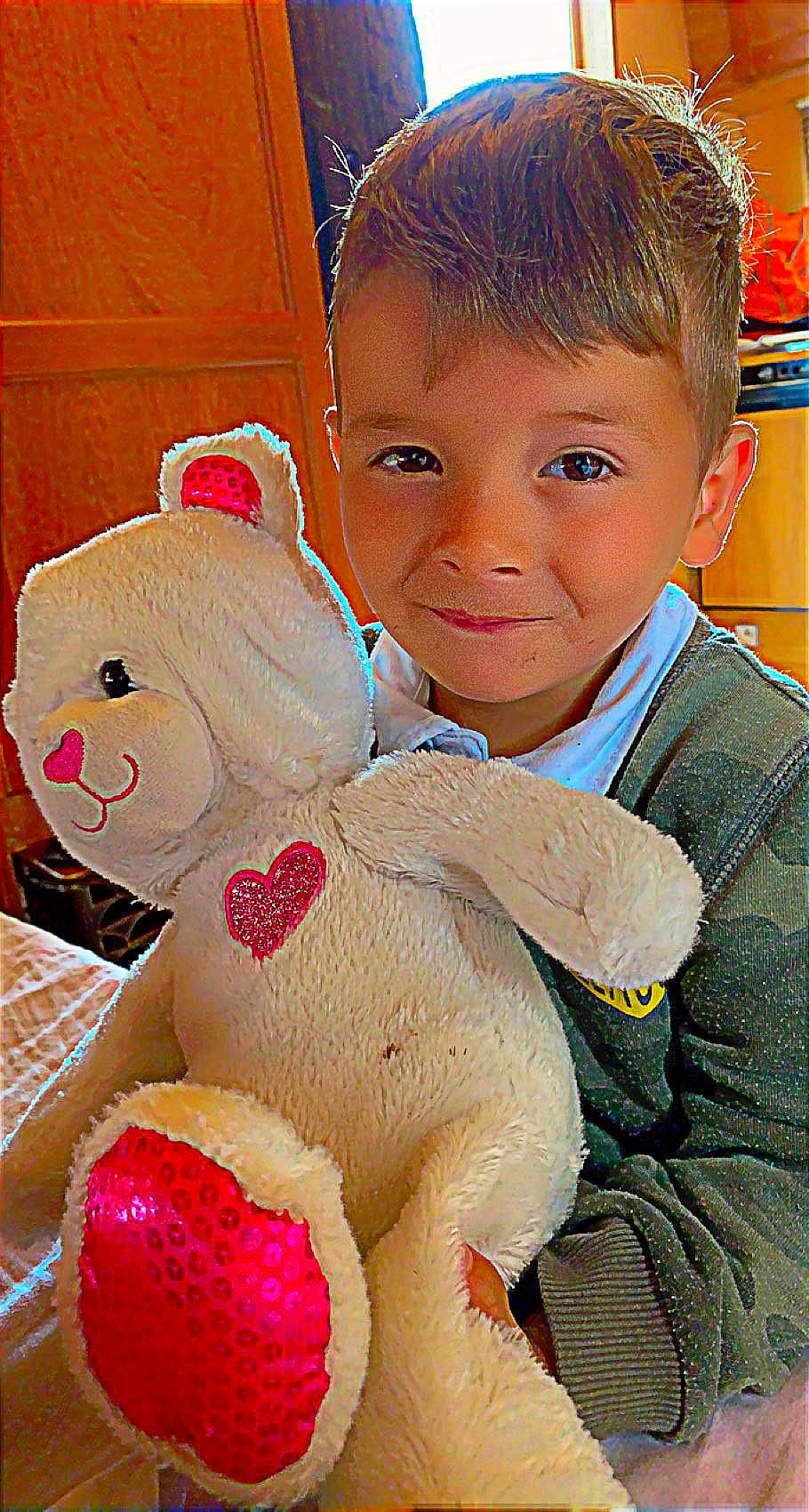 Djulian participe au concours pour gagner de l'argent avec cette photo : baby, baby_toddler_clothing, baby_toys, carmine, child, child_model, foot, fun, happy, holiday, pattern, person, play, plush, room, sleeve, smile, stuffed_toy, teddy_bear, toddler