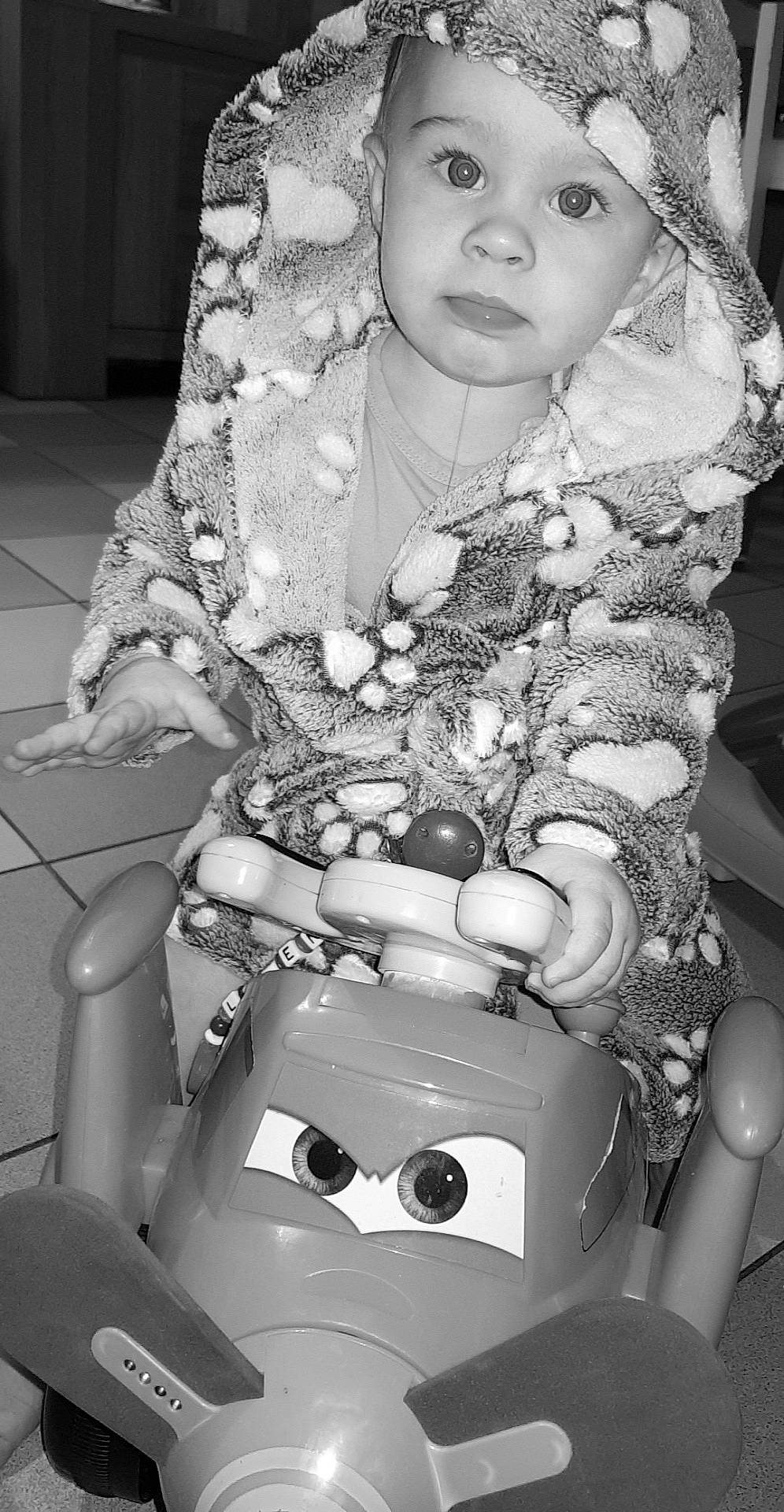 Loréna a rejoint le concours — aidez-le/la à gagner de superbes lots ! black_and_white, person, photography, style