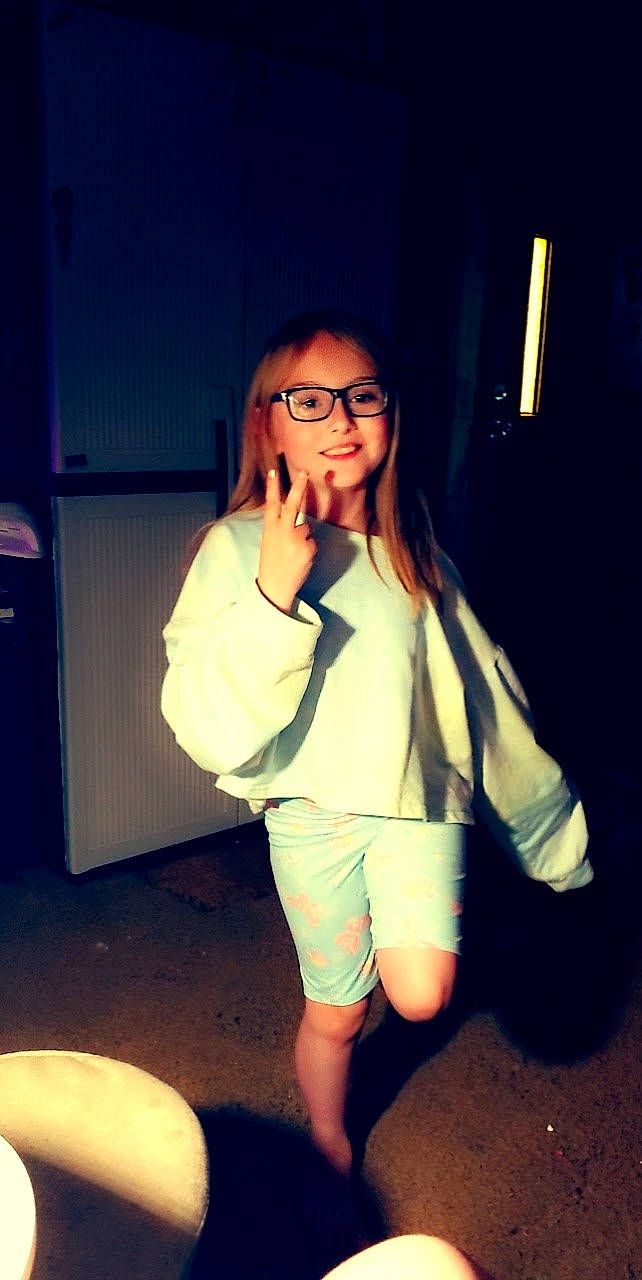 Arya is registered to the contest to win money with this photo: black_hair, cool, electric_blue, eyewear, fashion_design, finger, flash_photography, gesture, glasses, happy, jaw, joy, lip, long_hair, mouth, person, shorts, shoulder, sleeve, t_shirt