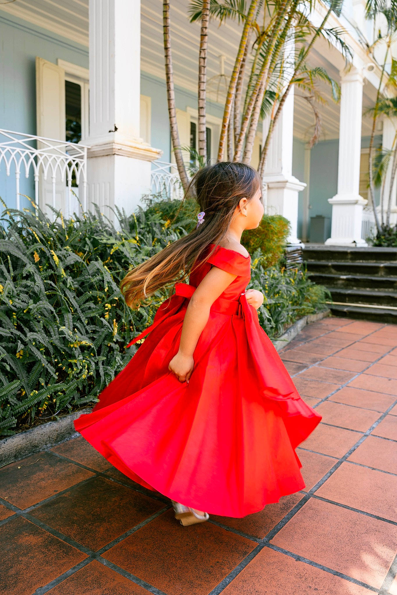 Elouane participe au concours pour gagner de l'argent avec cette photo : abdomen, bridal_party_dress, building, dress, entertainment, event, fashion_accessory, fashion_design, flooring, formal_wear, gown, haute_couture, leisure, magenta, peach, performing_arts, person, plant, tradition, trunk