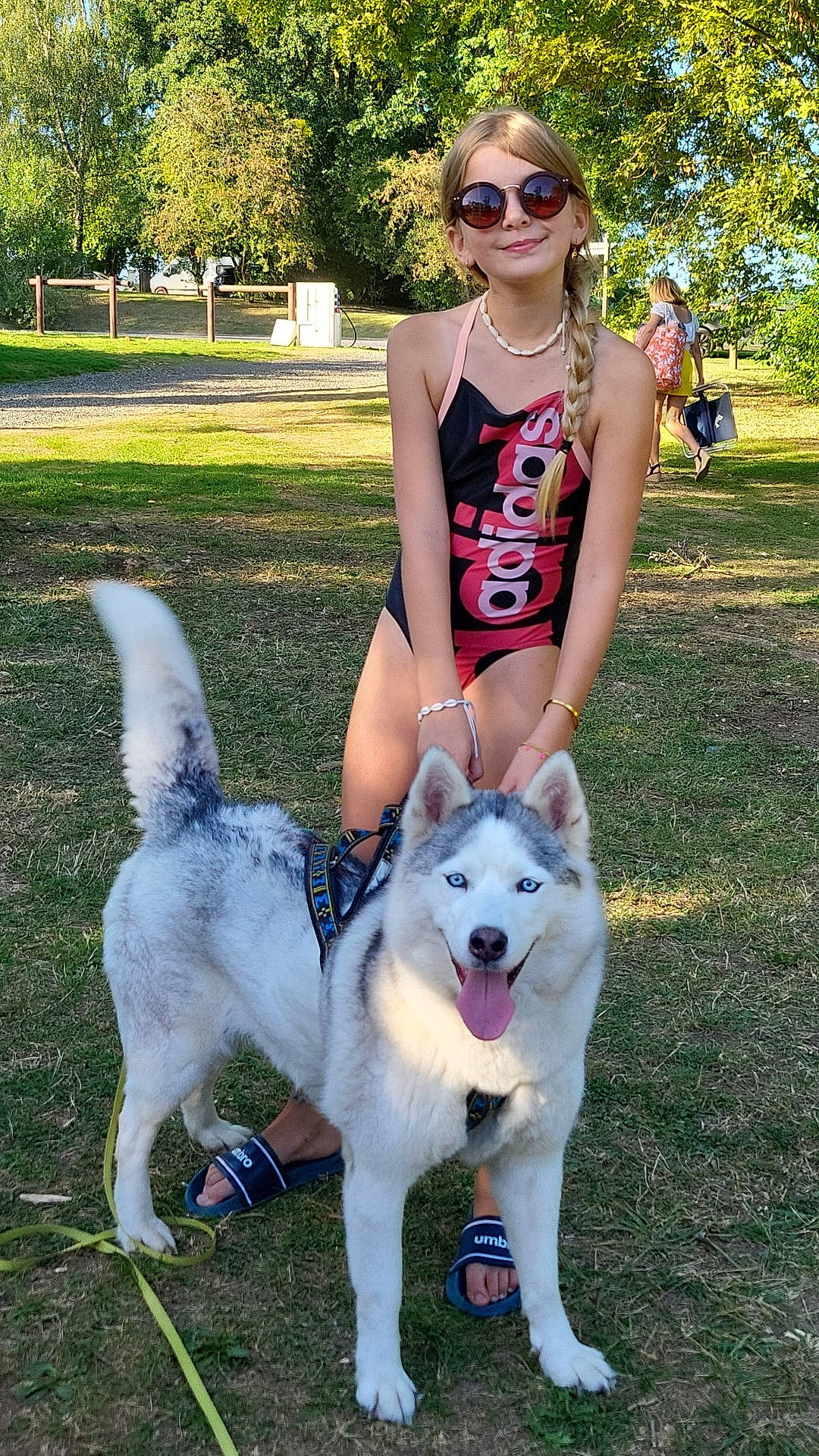 Rose participe au concours pour gagner de l'argent avec cette photo : accessories, animal, canine, dog, face, grass, head, husky, nature, outdoors, park, person, pet, photography, plant, portrait, strap, sunglasses, tree, vegetation