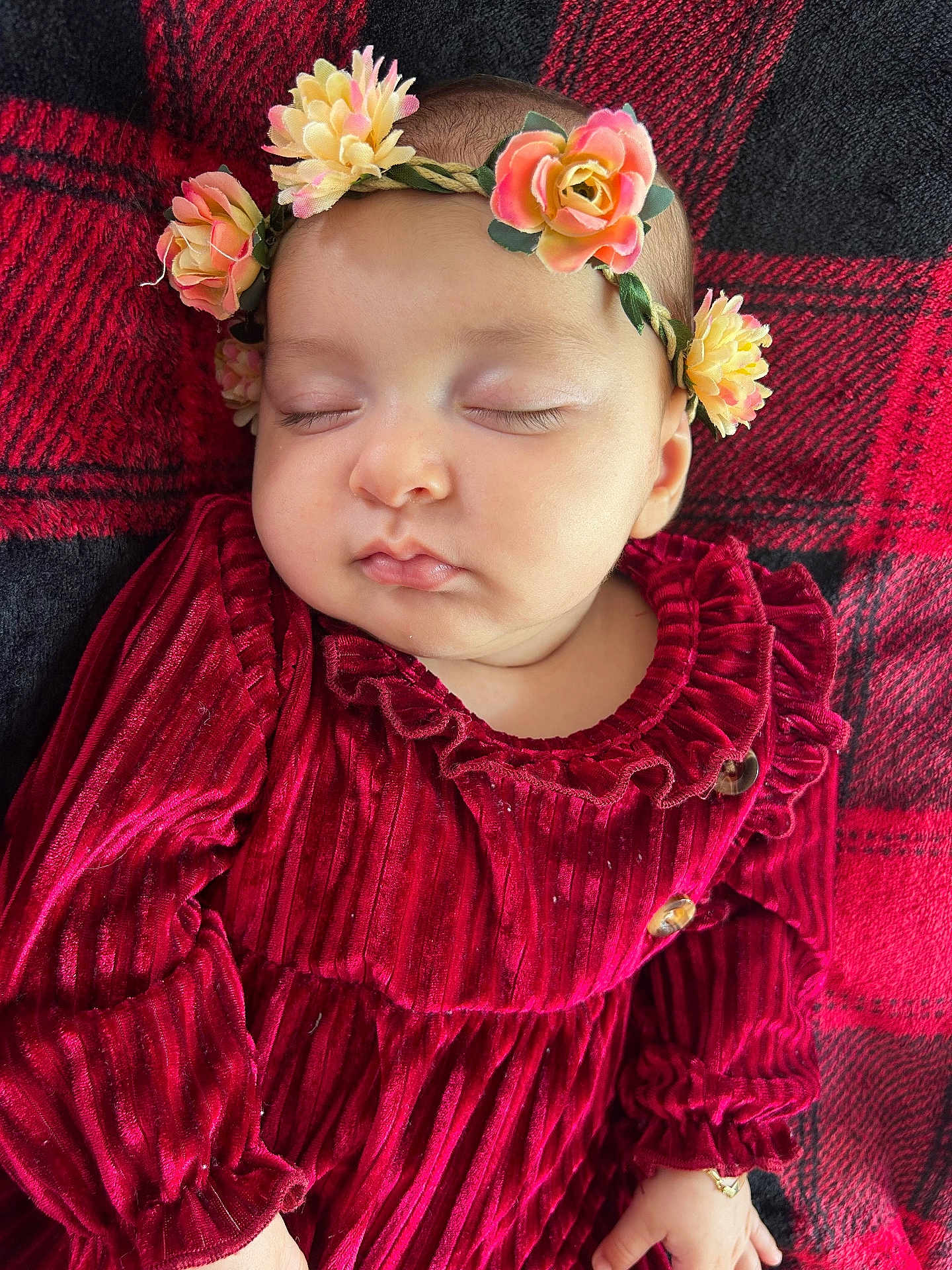 Lahna a rejoint le concours — aidez-le/la à gagner de superbes lots ! adorable, baby, blanket, child, closeup, cozy, cute, flower_headband, indoor, infant, peace, peaceful, plush, portrait, red_dress, resting, sleeping, soft_texture, velvet, young