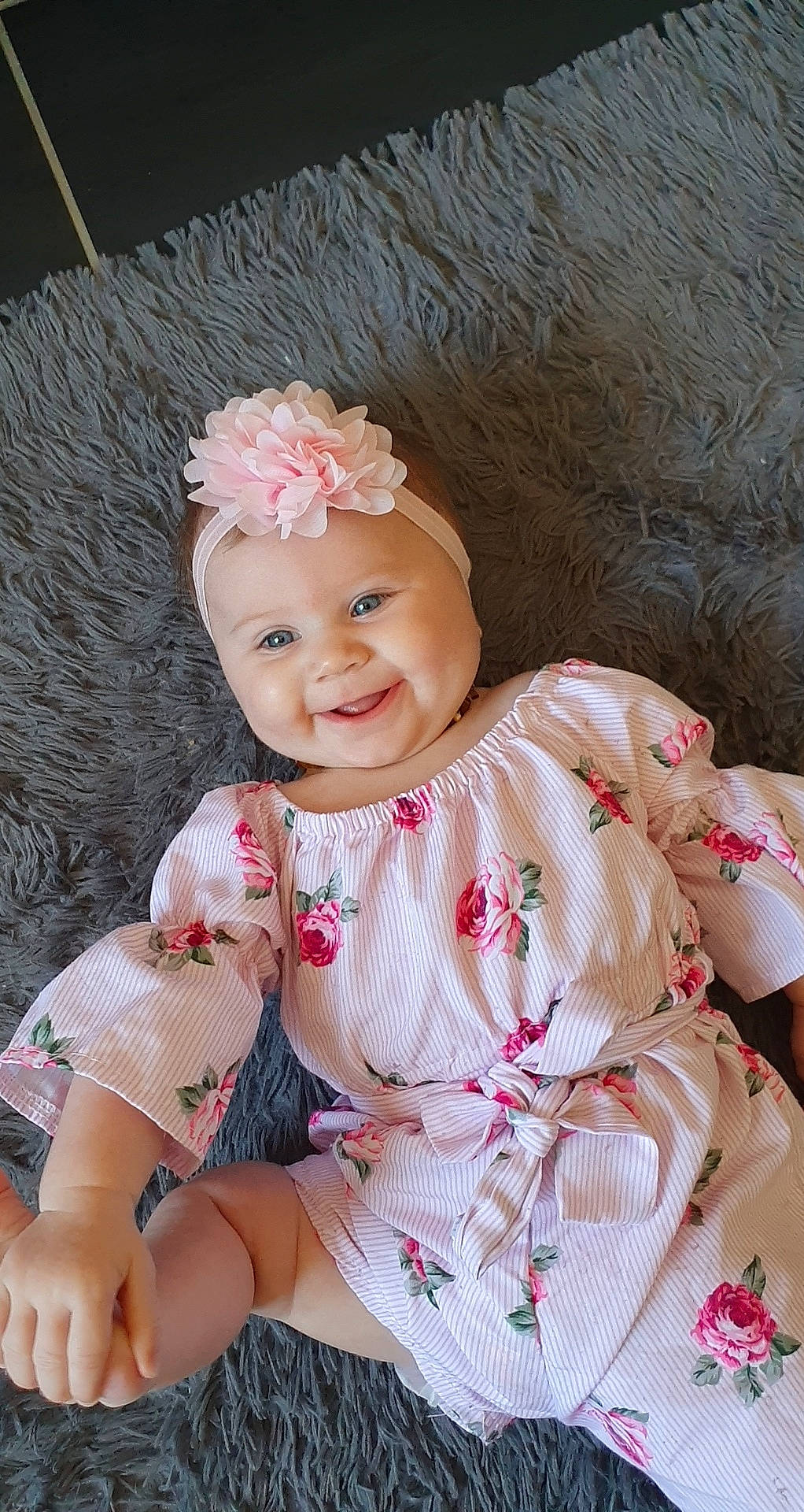 Lyana a rejoint le concours — aidez-le/la à gagner de superbes lots ! baby, baby_toddler_clothing, beauty, cheek, child, dress, embellishment, fashion, hair_accessory, happy, headband, headgear, headwear, joy, lip, magenta, person, pink, skin, sleeve