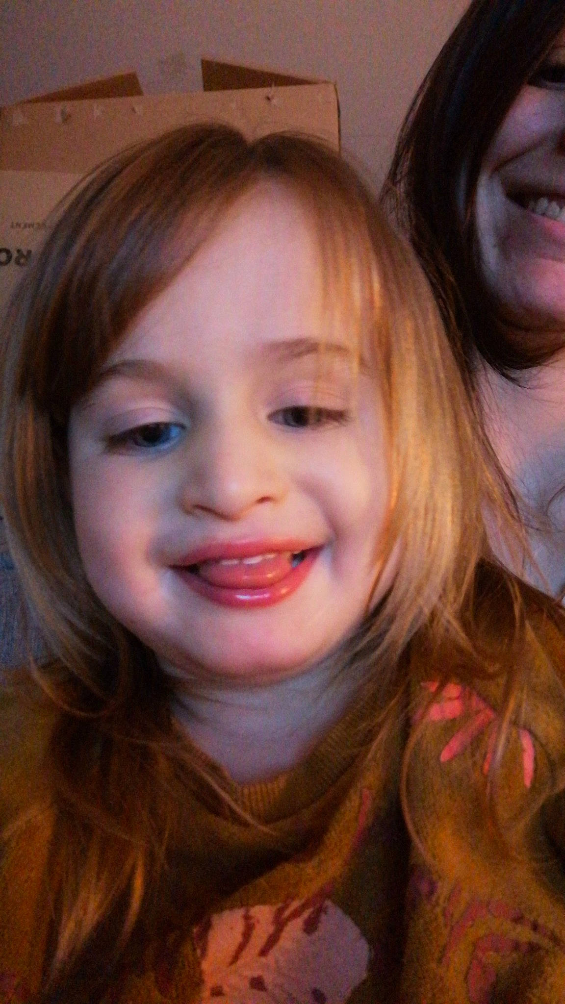 Layana a rejoint le concours — aidez-le/la à gagner de superbes lots ! bangs, cheek, chin, cool, ear, eyebrow, eyelash, facial_expression, flash_photography, forehead, happy, iris, jaw, joy, lip, mouth, nose, organ, person, skin