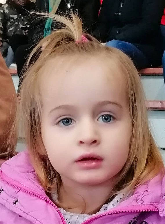 Layana a rejoint le concours — aidez-le/la à gagner de superbes lots ! bangs, beauty, blond, cheek, child, chin, ear, eyebrow, eyelash, hairstyle, happy, iris, lip, long_hair, nose, person, photograph, pink, skin, snapshot