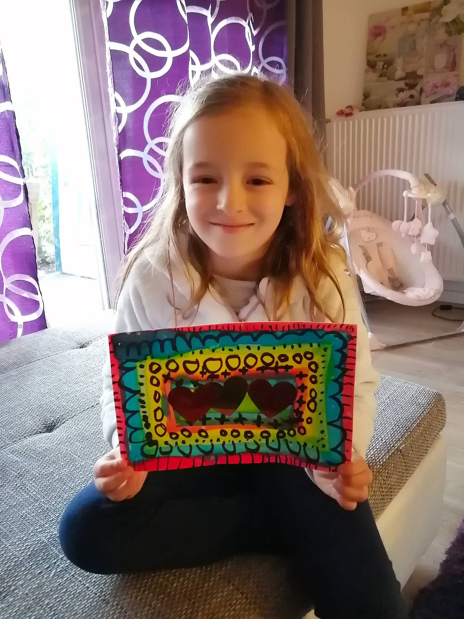 Laetitia a rejoint le concours — aidez-le/la à gagner de superbes lots ! art, child, embroidery, happy, joy, pattern, person, play, smile, square, t_shirt, technology, textile, toddler, visual_arts