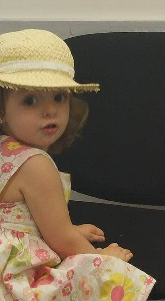 Laetitia a rejoint le concours — aidez-le/la à gagner de superbes lots ! baby, child, fashion_accessory, hat, headgear, headwear, person, skin, smile, sun_hat, toddler