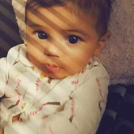 Alina participe au concours pour gagner de l'argent avec cette photo : baby, baby_toddler_clothing, cheek, child, chin, eyebrow, eyelash, forehead, fun, hair, happy, iris, lip, no_expression, nose, sitting, skin, sleeve, toddler, wood