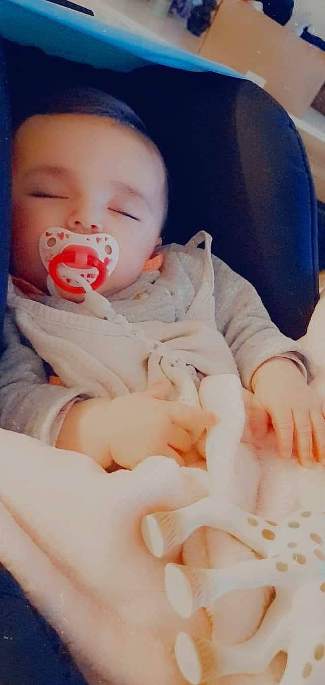 Ashley participe au concours pour gagner de l'argent avec cette photo : baby, baby_products, baby_sleeping, baby_toddler_clothing, cheek, child, comfort, eyelash, finger, happy, human_body, lip, mouth, nail, nose, peach, person, skin, sleeve, thumb