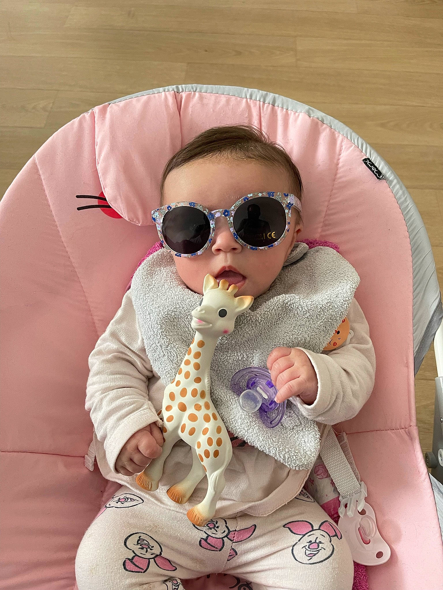 Ashley a rejoint le concours — aidez-le/la à gagner de superbes lots ! baby, baby_sleeping, baby_toddler_clothing, cap, comfort, cool, eyewear, glasses, goggles, head, outerwear, pattern, person, personal_protective_equipment, pink, sleeve, stuffed_toy, sunglasses, textile, toddler