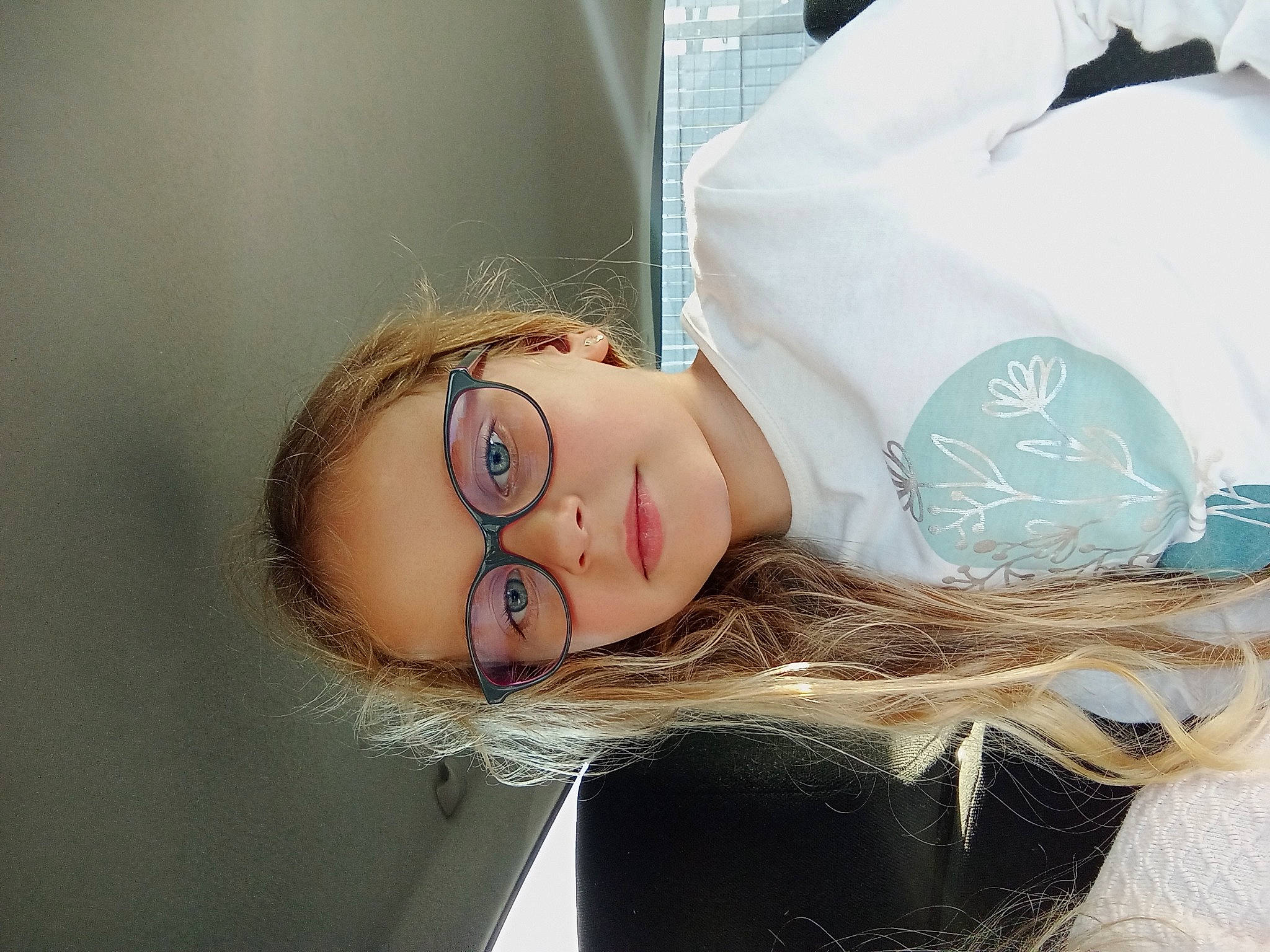 Izora participe au concours pour gagner de l'argent avec cette photo : brown_hair, child, doll, eyebrow, eyelash, eyewear, fashion_accessory, fashion_design, fur, hat, headgear, linens, lip, lipstick, long_hair, pattern, person, portrait_photography, skin, toy