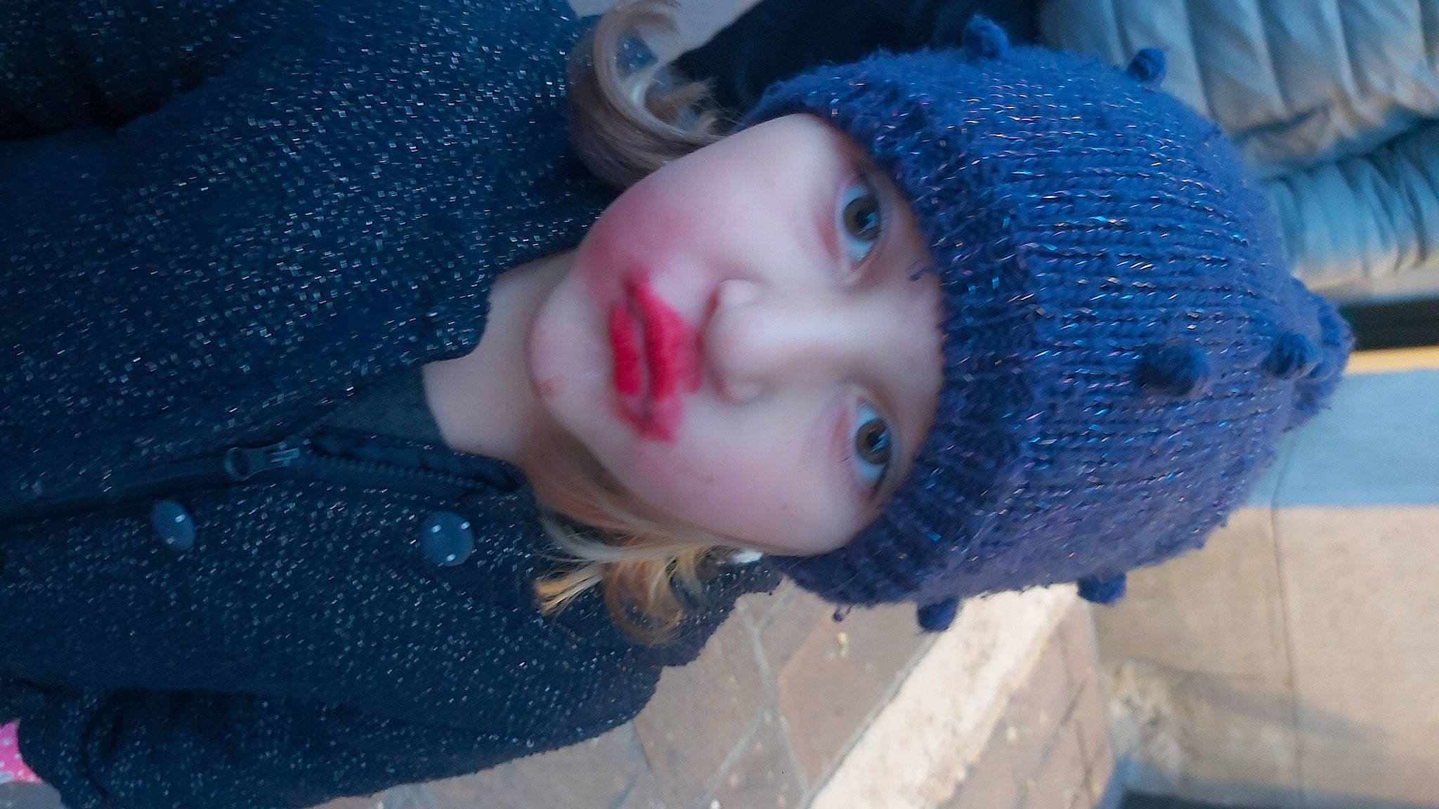 Amelya participe au concours pour gagner de l'argent avec cette photo : beanie, black_hair, blue, cap, cheek, child, electric_blue, eyebrow, eyelash, fashion_accessory, fun, headwear, iris, knit_cap, lip, nose, person, selfie, toddler, winter