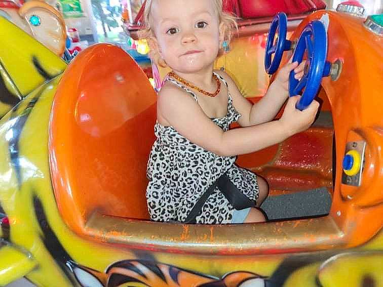 Tia participe au concours pour gagner de l'argent avec cette photo : baby, baby_playing_with_toys, baby_toddler_clothing, bumper, child, circle, fun, happy, leisure, people, person, plastic, play, product, recreation, sitting, smile, snapshot, toddler, toy