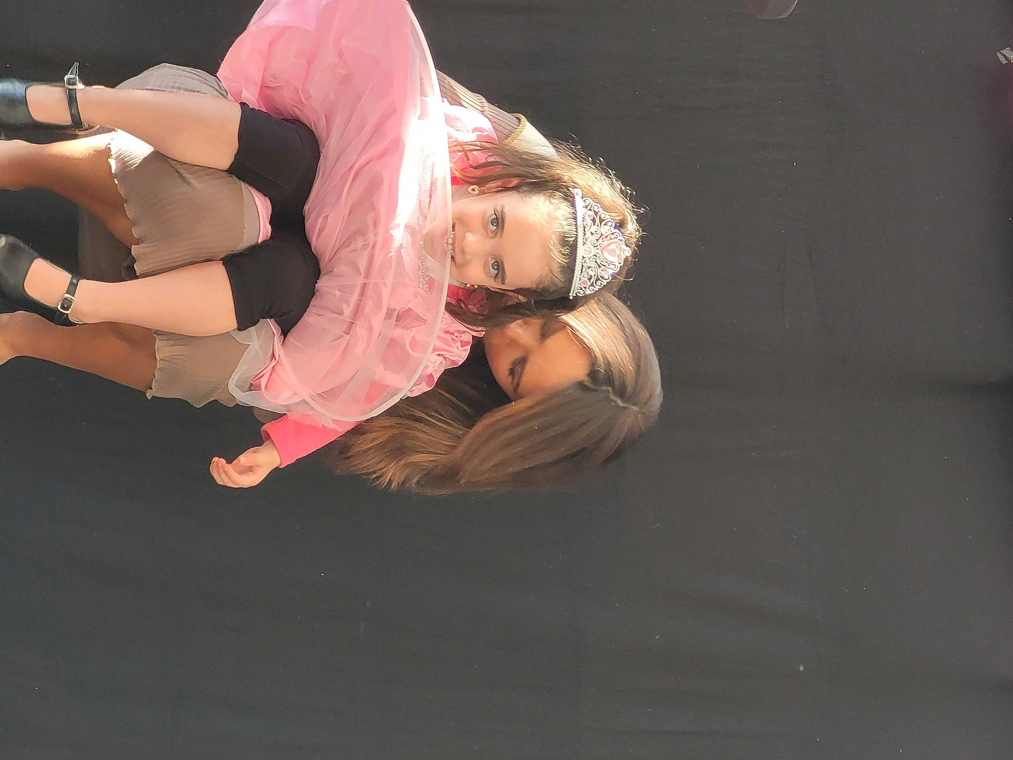 Jade a rejoint le concours — aidez-le/la à gagner de superbes lots ! acrobatics, boot, choreography, circus, concert_dance, dancer, darkness, elbow, entertainment, event, fashion_design, flash_photography, flesh, fun, human_leg, joy, performance, performance_art, performing_arts, person