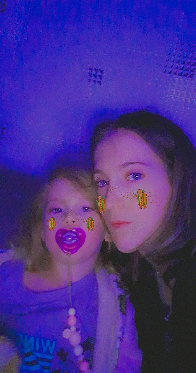 Mya participe au concours pour gagner de l'argent avec cette photo : child, face, fun, nose, person, photography, purple, space, violet