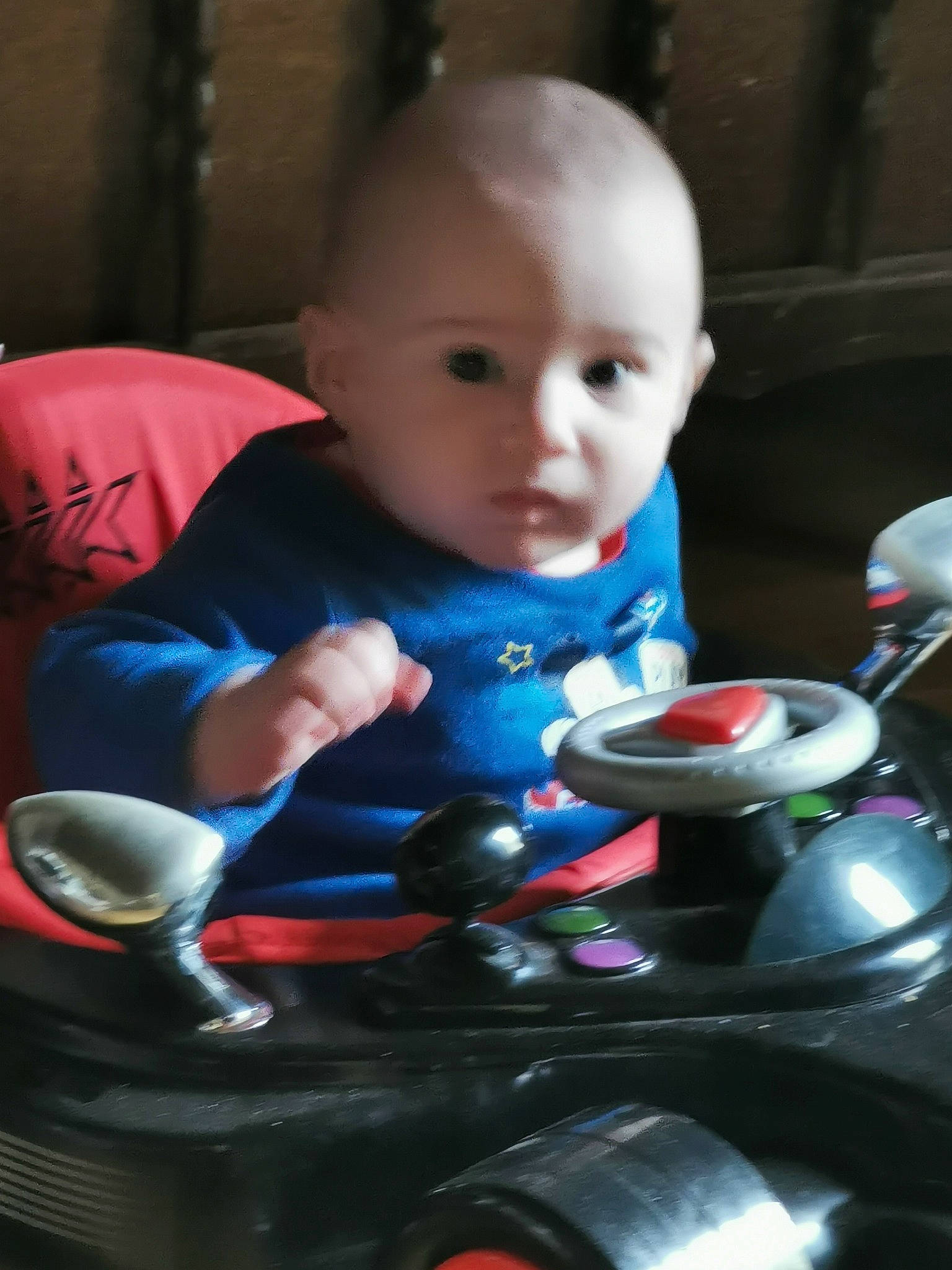 Melvyn a rejoint le concours — aidez-le/la à gagner de superbes lots ! auto_part, automotive_design, automotive_lighting, baby, baby_carriage, cheek, child, drinkware, eye, fun, head, human_body, motor_vehicle, mouth, person, product, skin, steering_wheel, toddler, toy