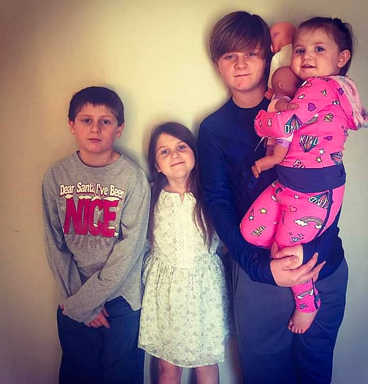 Kenleigh is registered to the contest to win money with this photo: child, cool, cousin, daughter, face, family, friendship, fun, happy, head, love, people, person, pink, sibling, skin, sky, smile, t_shirt, toddler