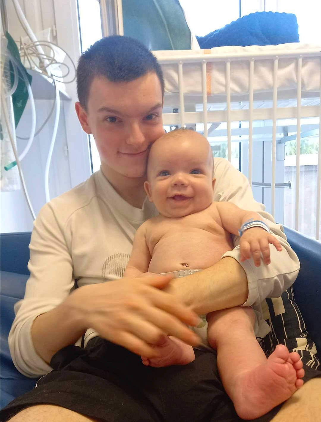 Lehyan a rejoint le concours — aidez-le/la à gagner de superbes lots ! baby, cheek, chest, comfort, eye, finger, happy, head, human, human_body, joint, joy, leg, muscle, person, shorts, shoulder, skin, smile, stomach