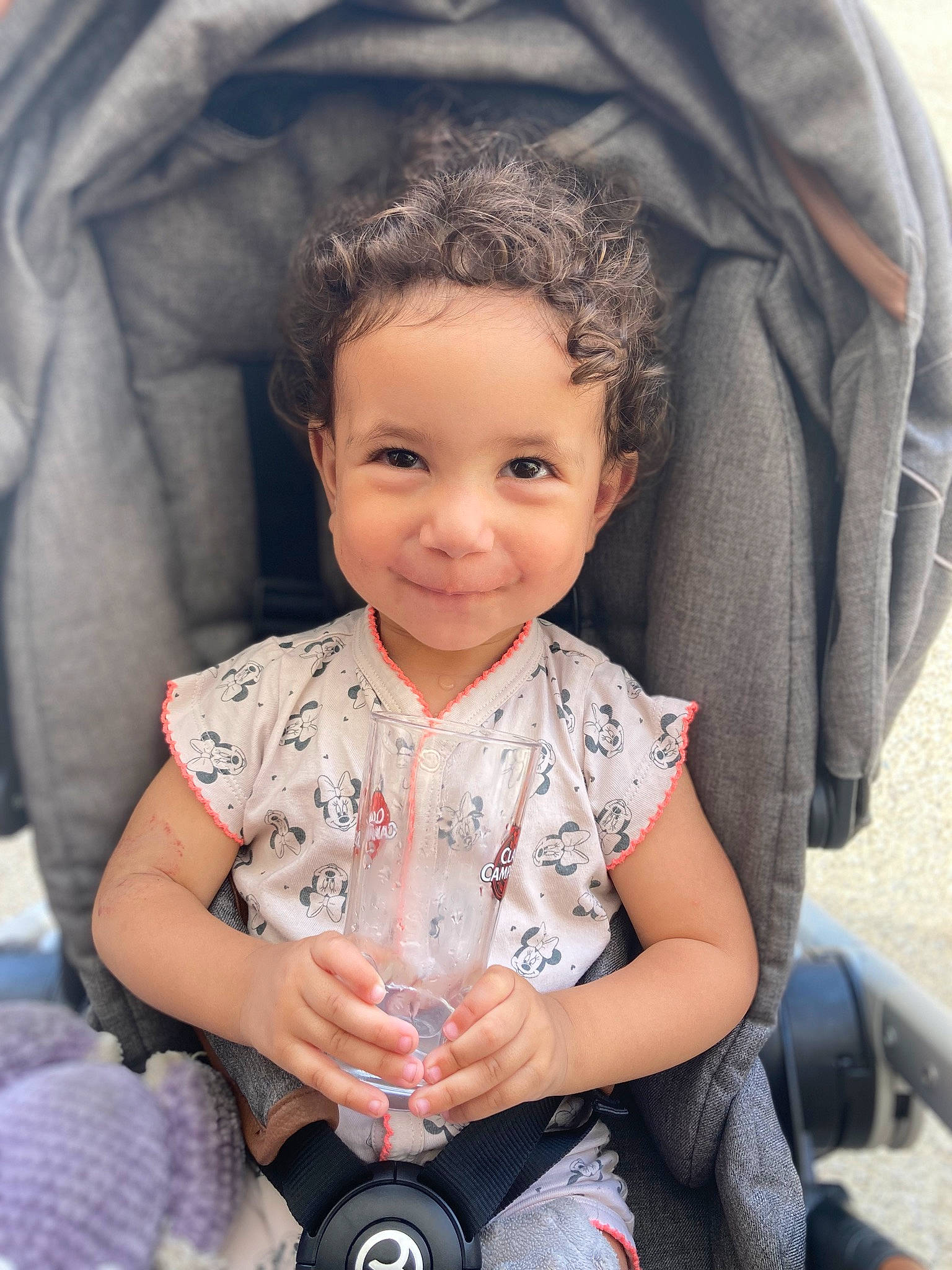 Priya a rejoint le concours — aidez-le/la à gagner de superbes lots ! arm, baby_toddler_clothing, cheek, eye, facial_expression, flash_photography, hairstyle, hand, head, human, joy, lip, mouth, nose, organ, person, photograph, product, skin, sleeve