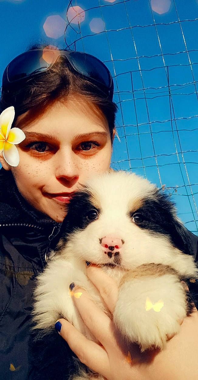 Bounty participe au concours pour gagner de l'argent avec cette photo : beauty, black_hair, companion_dog, fawn, flash_photography, fun, gesture, goggles, happy, headgear, nose, organ, people_in_nature, petal, skin, sky, snapshot, snout, sunglasses, white