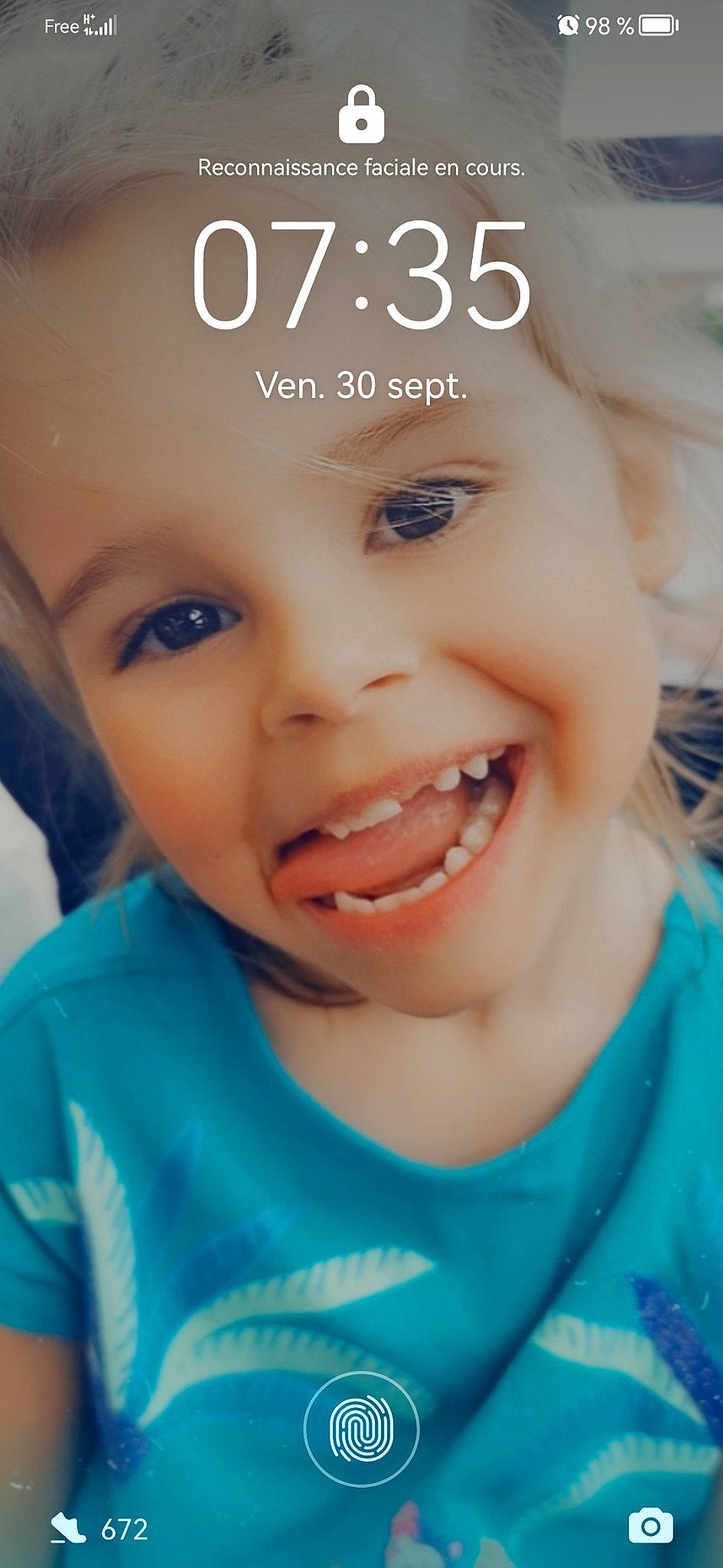 Noëlya participe au concours pour gagner de l'argent avec cette photo : aqua, baby_toddler_clothing, blue, cheek, child, ear, electric_blue, eyelash, flash_photography, fun, happy, hat, iris, jaw, joy, lip, nose, person, skin, smile