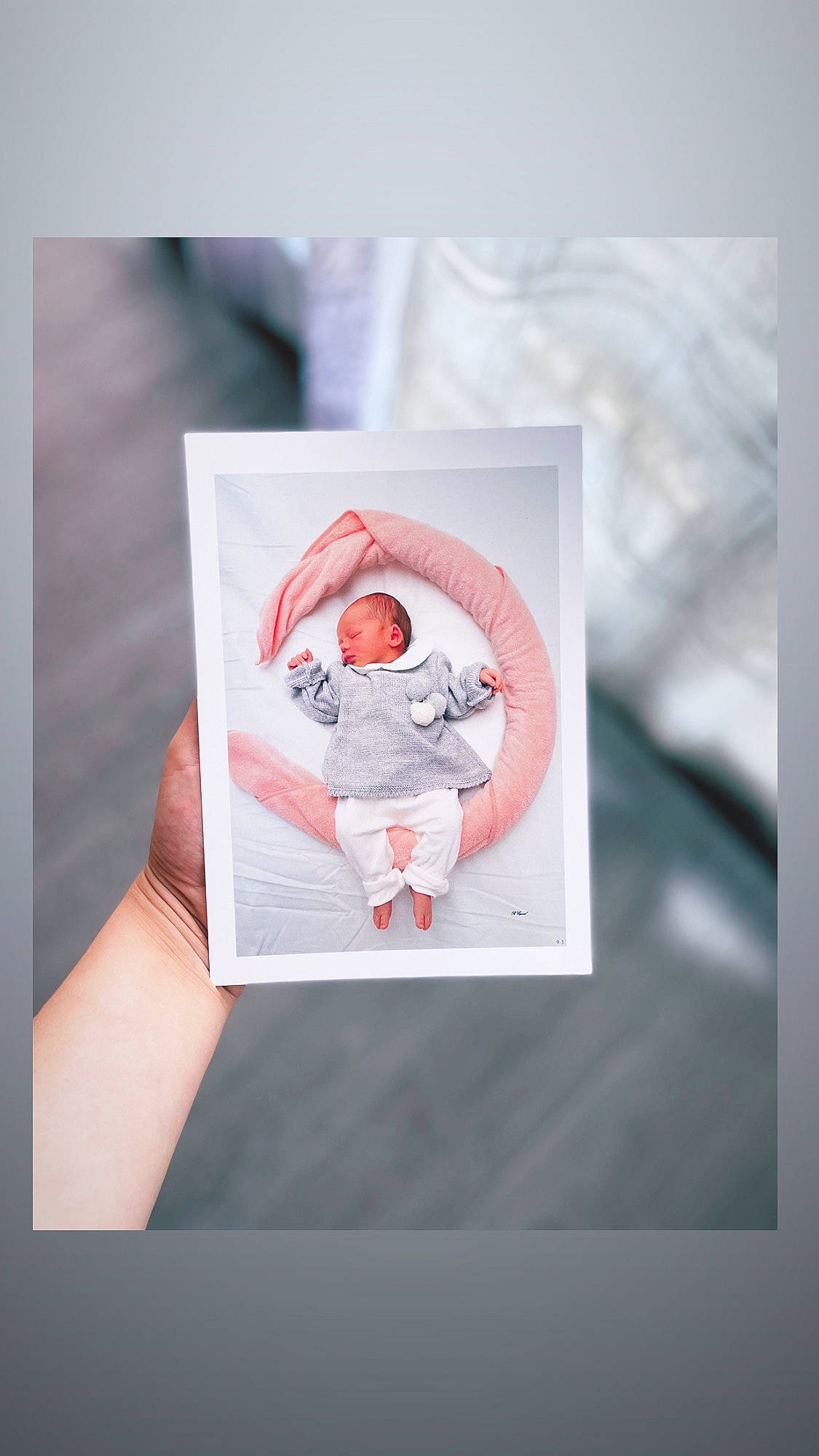 Giulia a rejoint le concours — aidez-le/la à gagner de superbes lots ! art, brand, carmine, fictional_character, flesh, font, gesture, graphics, illustration, linens, magenta, paper, paper_product, peach, person, product, recipe, room, sleeve, t_shirt