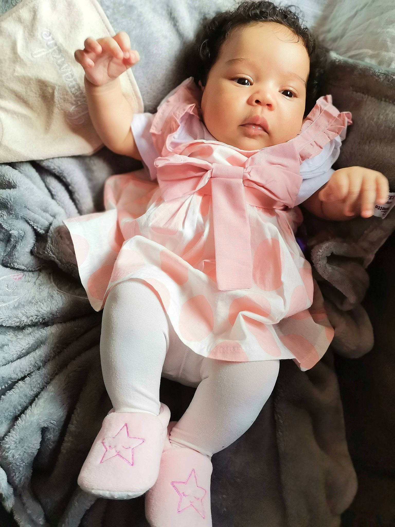 Gwenaelle a rejoint le concours — aidez-le/la à gagner de superbes lots ! baby, beauty, cheek, child, hand, leg, person, pink, skin, toddler