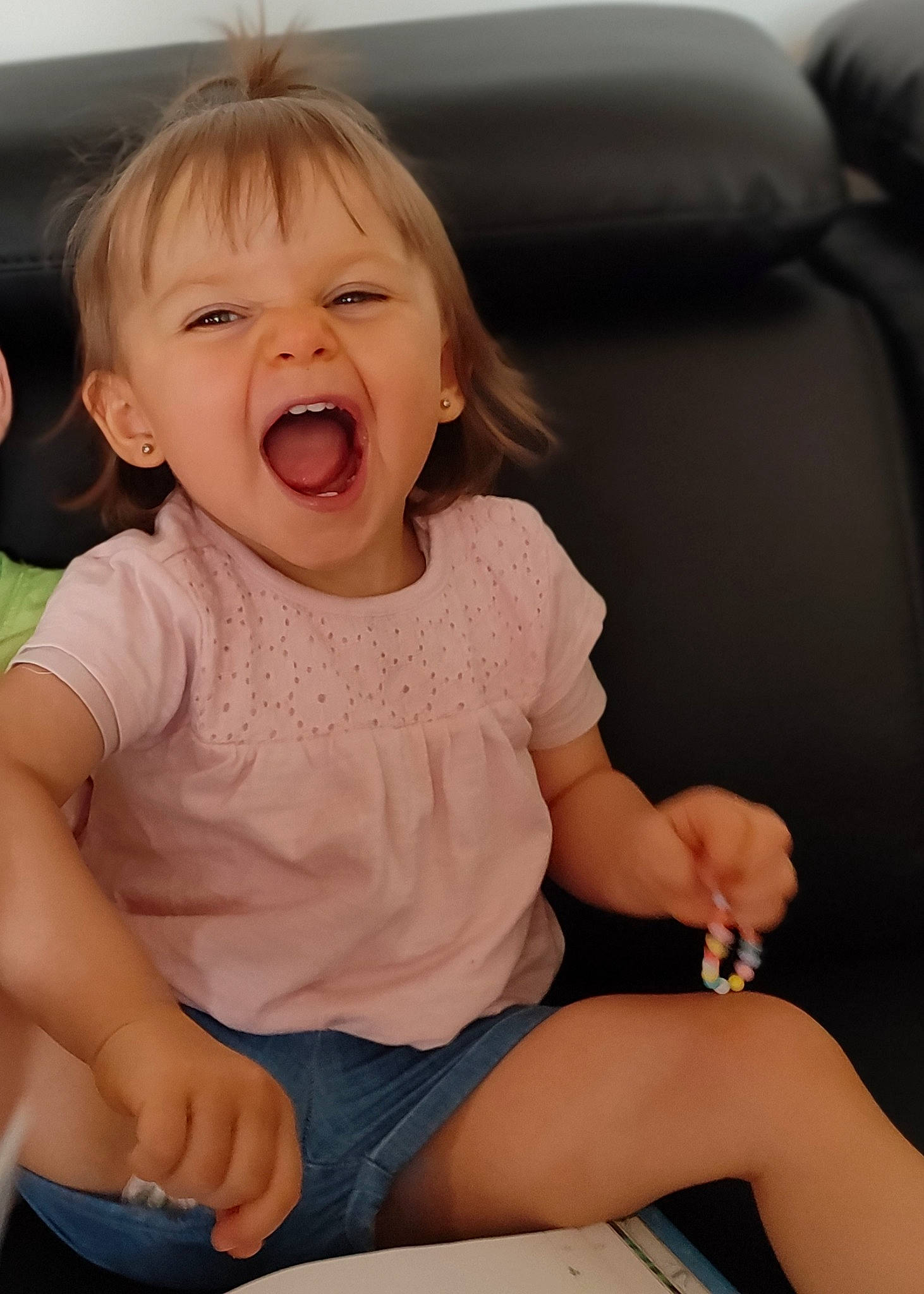 Lizzie participe au concours pour gagner de l'argent avec cette photo : baby_toddler_clothing, cheek, chin, comfort, finger, hair, happy, iris, joint, knee, leg, lip, mouth, nose, person, shorts, skin, sleeve, smile, thigh