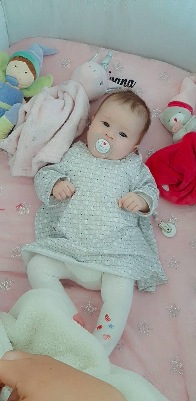 Yvana participe au concours pour gagner de l'argent avec cette photo : baby, baby_products, baby_toddler_clothing, cheek, child, comfort, doll, linens, pattern, person, pink, plush, product, room, skin, stuffed_toy, teddy_bear, textile, toy, white