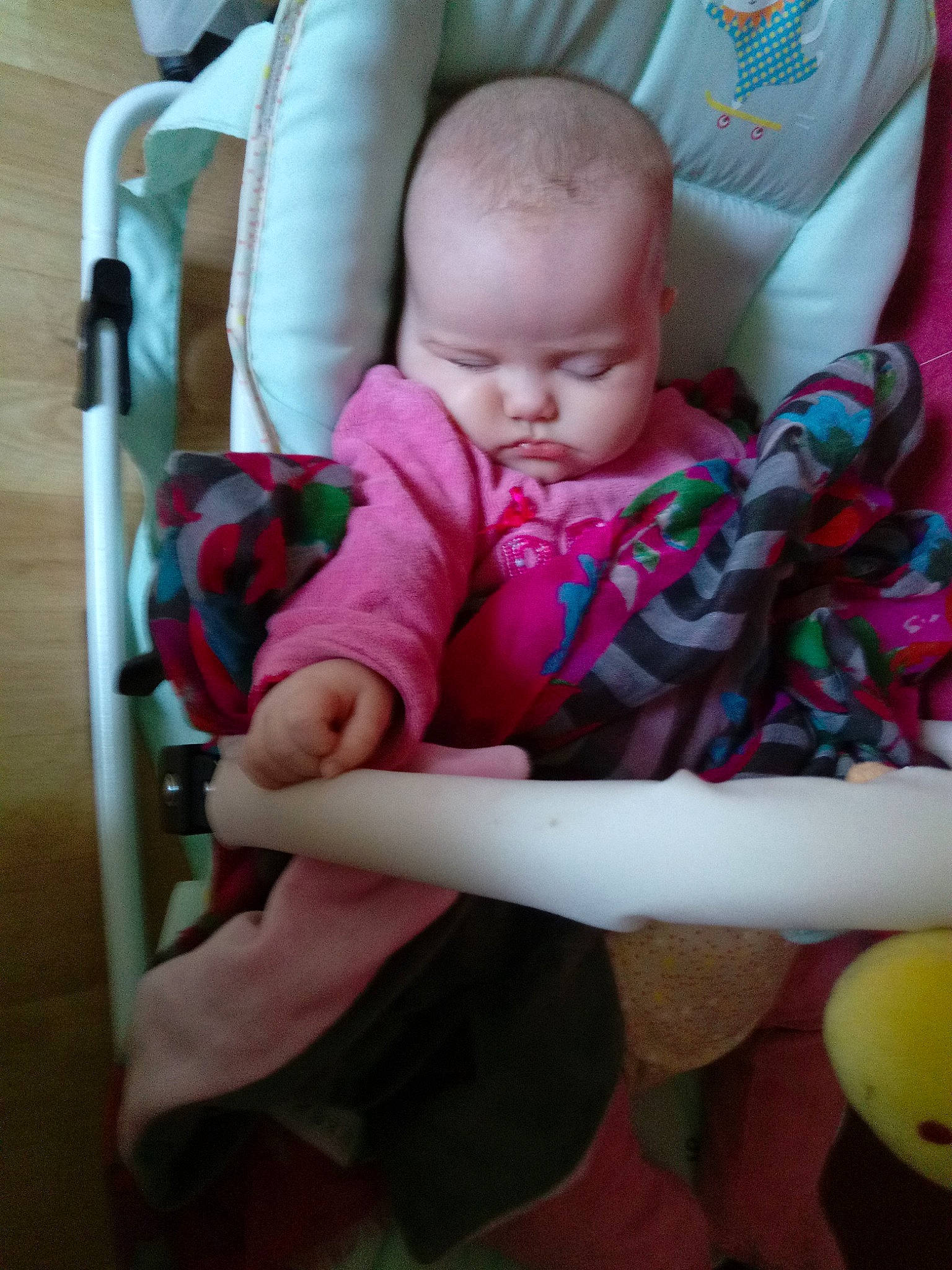 Mélodie participe au concours pour gagner de l'argent avec cette photo : arm, baby_carriage, baby_products, child, day, fun, girl, infant, person, pink, play, product, sitting, skin, textile, toddler, toy