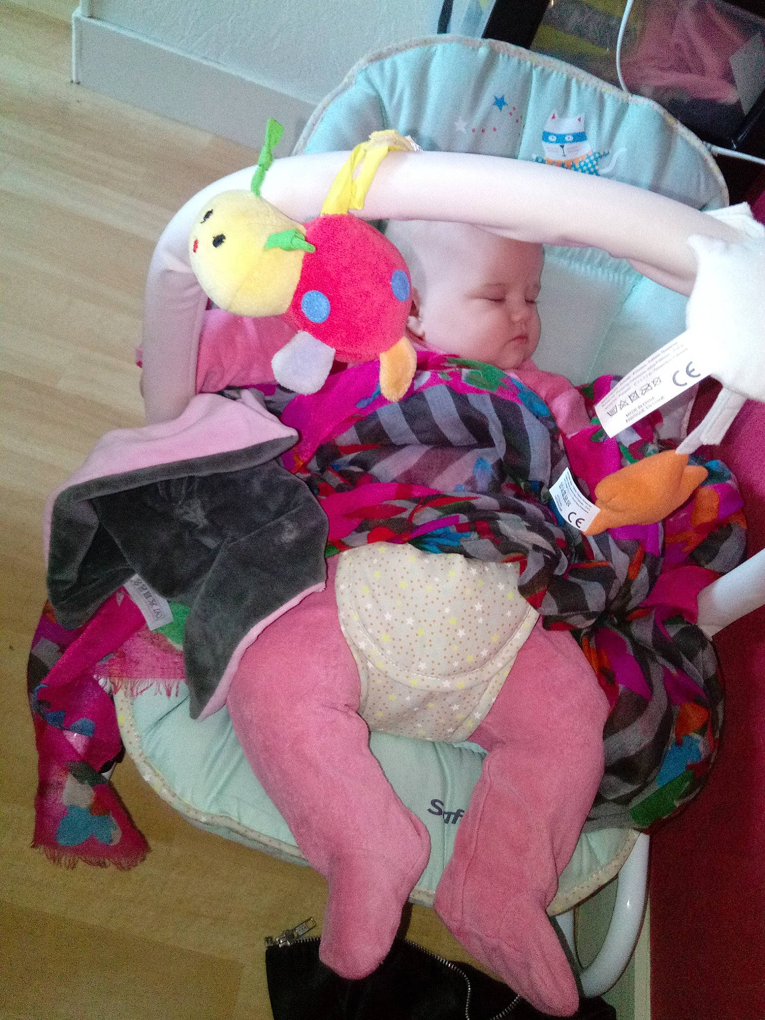 Mélodie participe au concours pour gagner de l'argent avec cette photo : baby_products, child, costume, infant, person, pink, plush, product, stuffed_toy, textile, toddler, toy