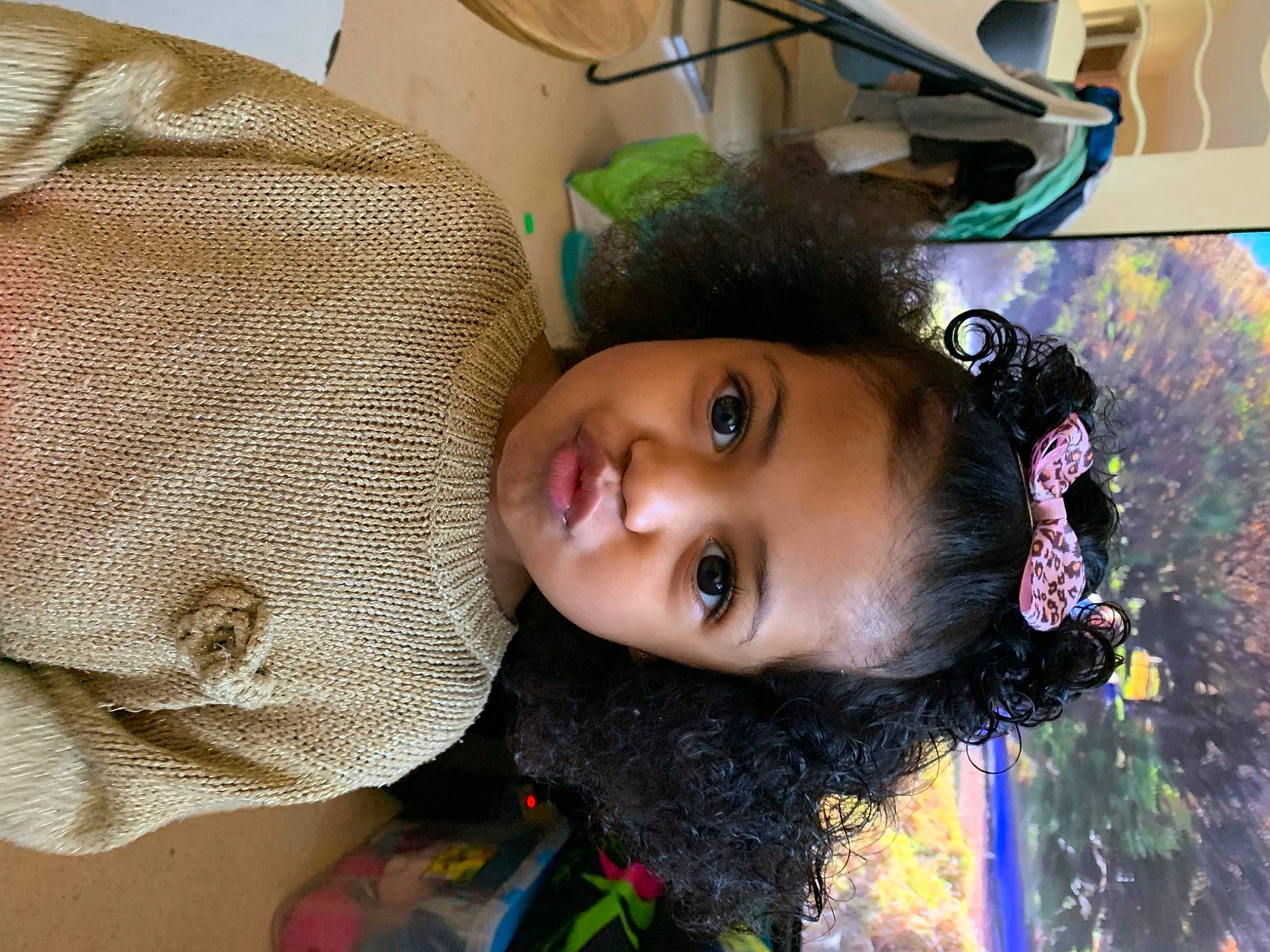 Tianah a rejoint le concours — aidez-le/la à gagner de superbes lots ! art, cheek, child, eyebrow, eyelash, fashion_accessory, forehead, fun, grass, happy, head, leisure, lip, nose, person, room, selfie, skin, smile, toddler