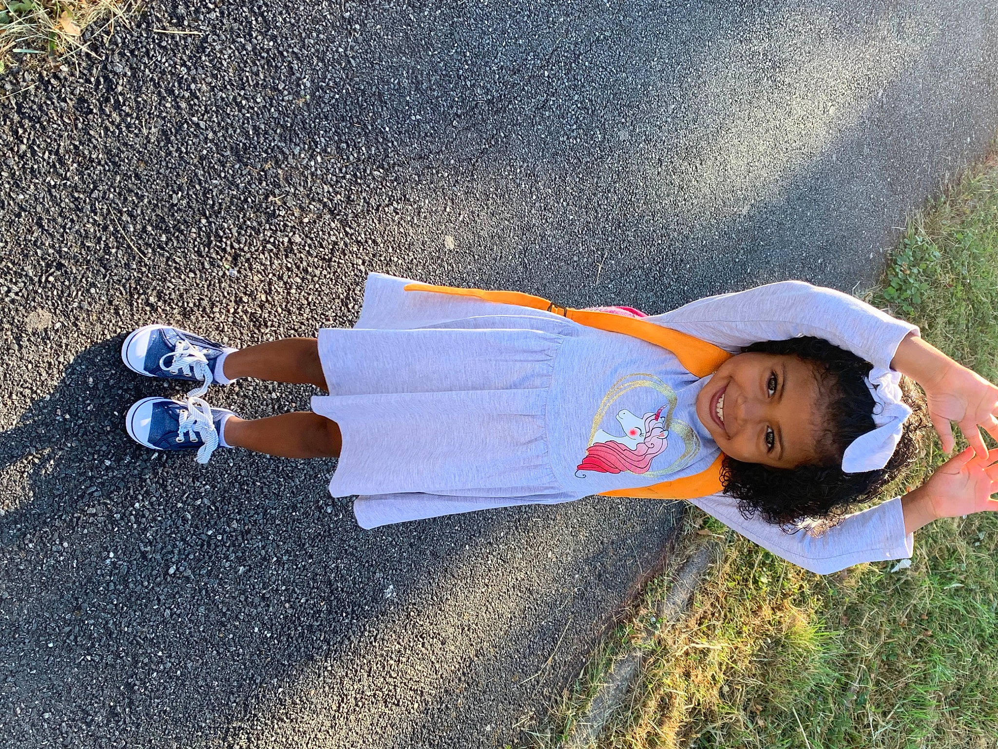 Tianah participe au concours pour gagner de l'argent avec cette photo : asphalt, child, electric_blue, fun, grass, happy, human_body, human_leg, joy, landscape, leisure, people_in_nature, person, road_surface, sidewalk, sky, smile, soil, tar, tints_and_shades