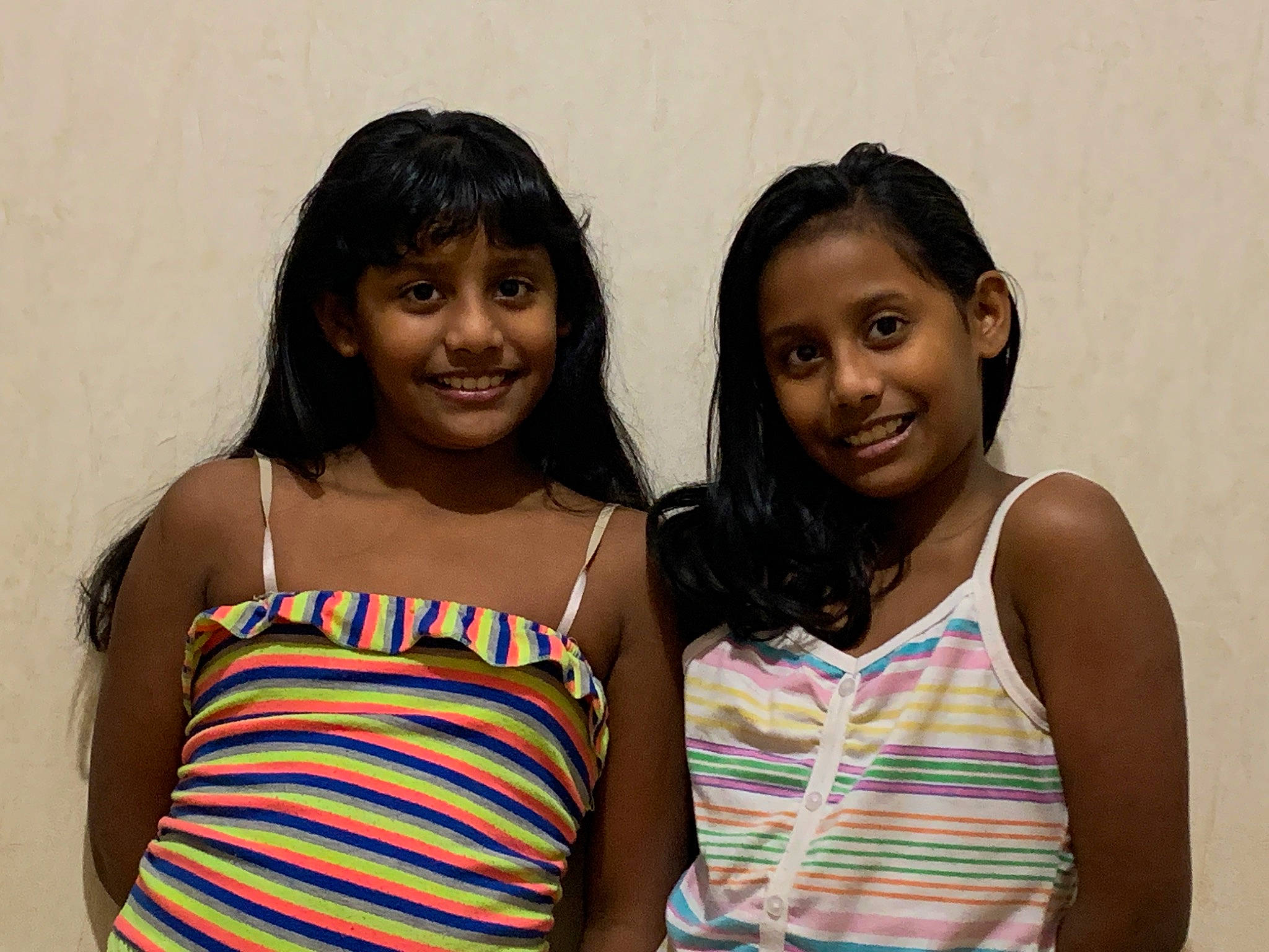 Lucia Et Luna a rejoint le concours — aidez-le/la à gagner de superbes lots ! adaptation, child, dress, event, face, facial_expression, fashion, fashion_design, flash_photography, fun, hairstyle, happy, head, jewellery, joy, pattern, person, room, sitting, sleeve