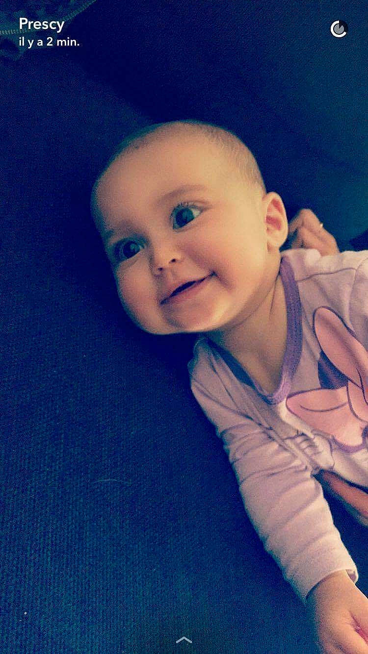 Melanie a rejoint le concours — aidez-le/la à gagner de superbes lots ! beauty, blue, child, eye, face, facial_expression, girl, hand, head, human_positions, image, infant, nose, organ, person, photograph, photography, skin, smile, toddler