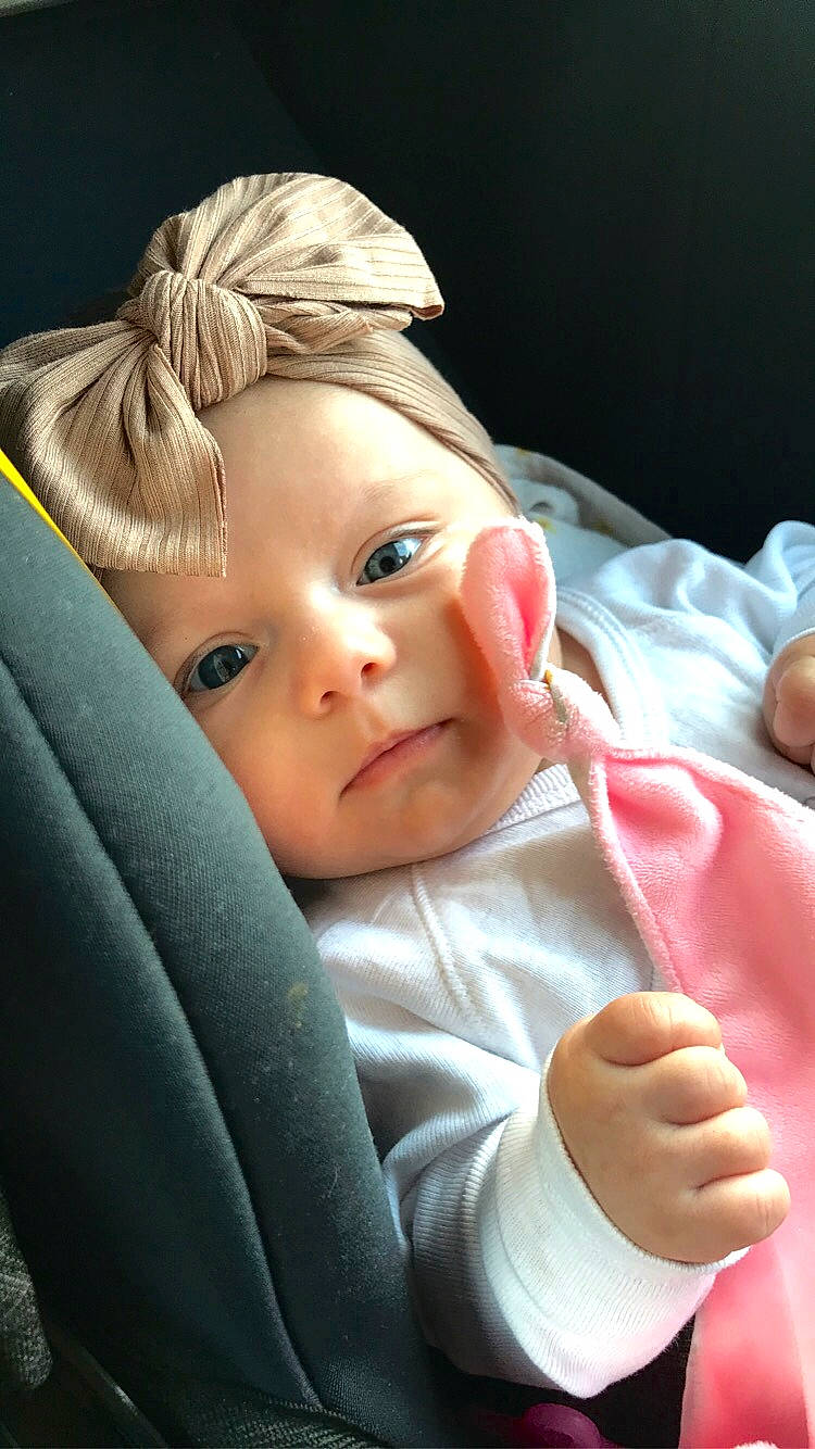 Mayzie participe au concours pour gagner de l'argent avec cette photo : baby, cheek, chin, ear, eye, eyebrow, face, facial_expression, finger, gesture, hand, head, human_body, lip, mouth, nose, person, pink, product, skin