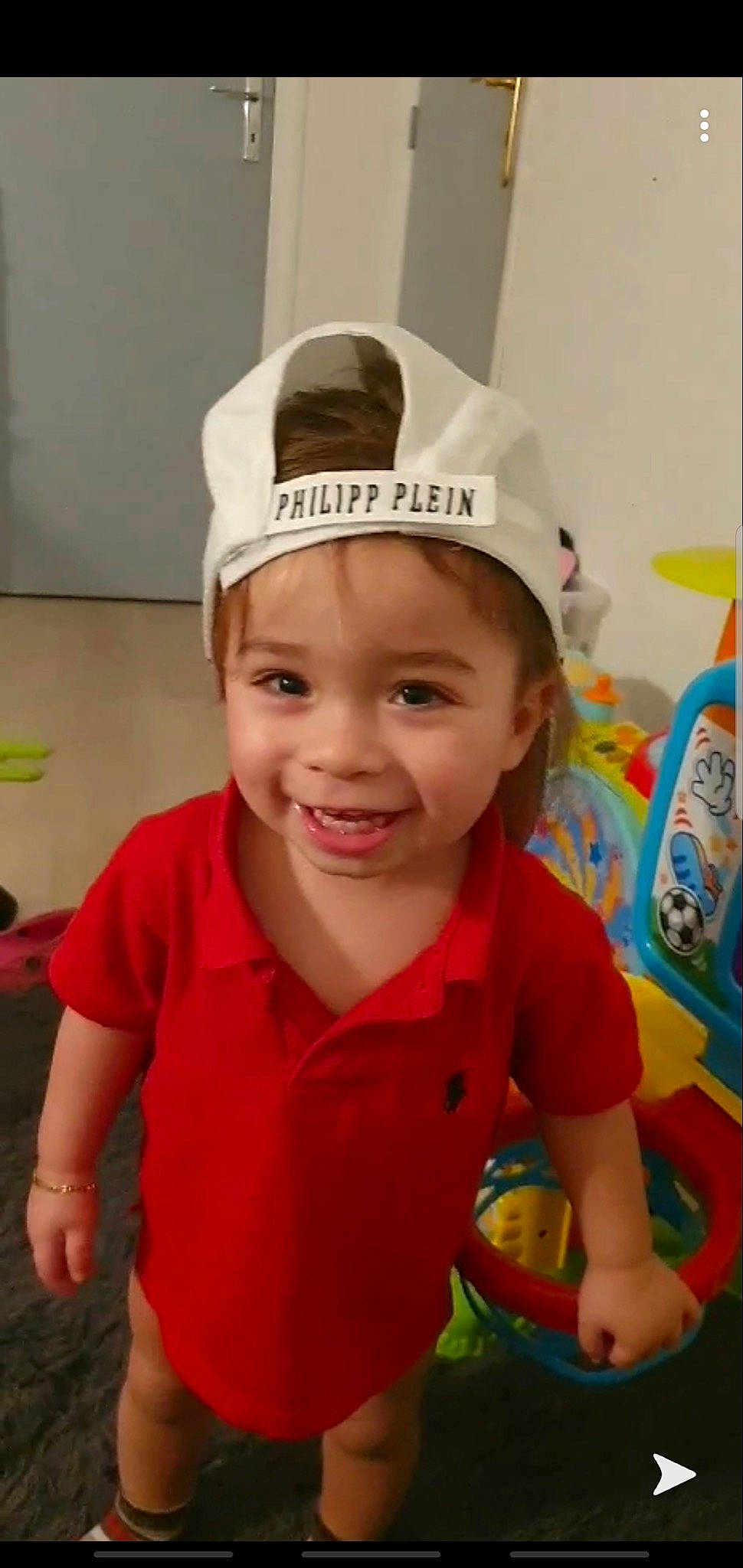 Meyson a rejoint le concours — aidez-le/la à gagner de superbes lots ! baby, child, headgear, headwear, joy, party_hat, person, play, smile, toddler