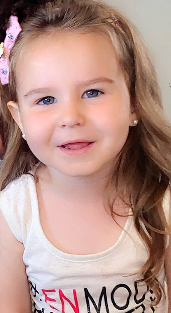 Manon a rejoint le concours — aidez-le/la à gagner de superbes lots ! cheek, chin, ear, eye, eyebrow, eyelash, flash_photography, forehead, hair, happy, head, iris, jaw, joy, lip, mouth, nose, organ, person, skin