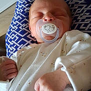 Maëlio a rejoint le concours — aidez-le/la à gagner de superbes lots ! baby, closeup, clothing, cute, duck_print, fabric, face, geometric_pattern, hand, indoor, infant, nap, newborn, onesie, pacifier, parent_lap, peaceful, portrait, sleeping, tiny_fingers