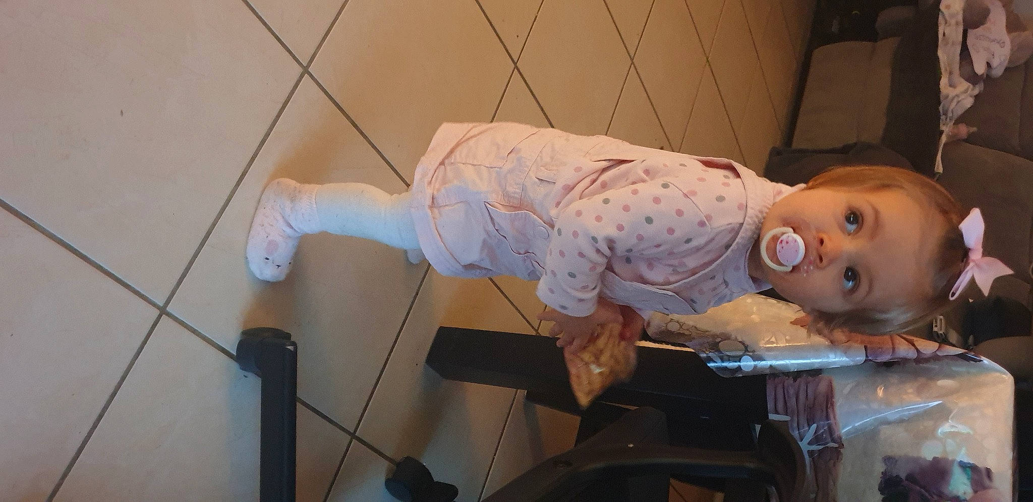 Elyana participe au concours pour gagner de l'argent avec cette photo : baby, baby_products, baby_safety, baby_toddler_clothing, balance, child, floor, flooring, joint, nightwear, person, product, tile, tile_flooring, toddler