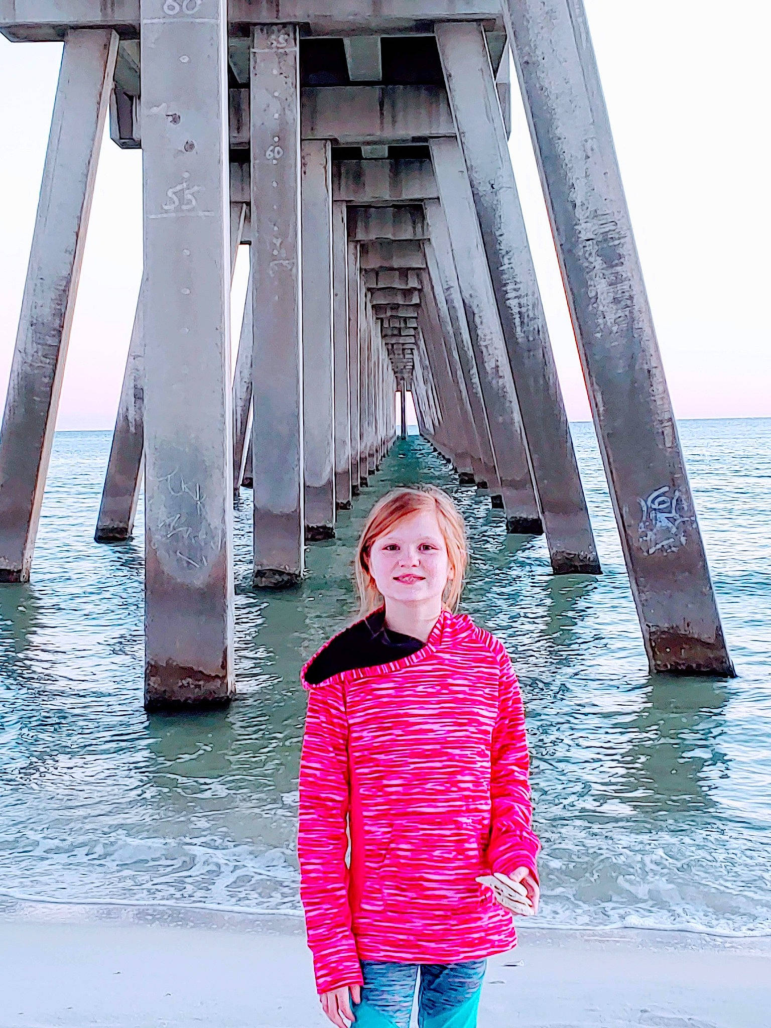 Emme is registered to the contest to win money with this photo: beauty, electric_blue, fun, happy, joy, leisure, line, magenta, nonbuilding_structure, ocean, pattern, person, sky, sleeve, smile, street_fashion, toddler, tourism, travel, vacation