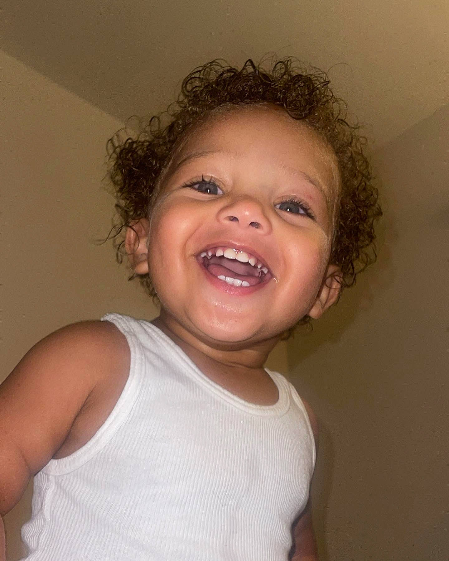 Kamari is registered to the contest to win money with this photo: active_tank, cheek, chin, ear, eyelash, face, flash_photography, gesture, happy, iris, jaw, lip, mouth, neck, nose, person, shoulder, skin, sleeve, smile