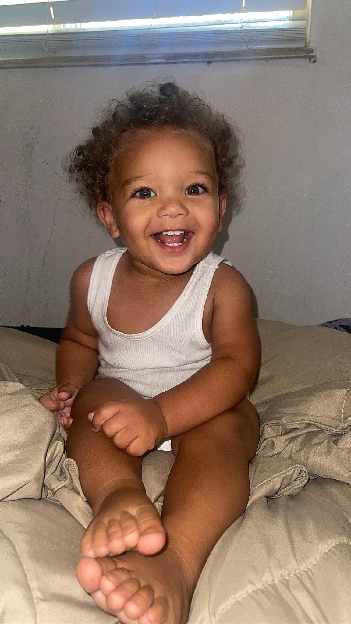 Kamari is registered to the contest to win money with this photo: cheek, chin, eye, eyebrow, face, hair, hairstyle, head, human_body, joy, leg, lip, mouth, muscle, neck, nose, person, shorts, shoulder, skin